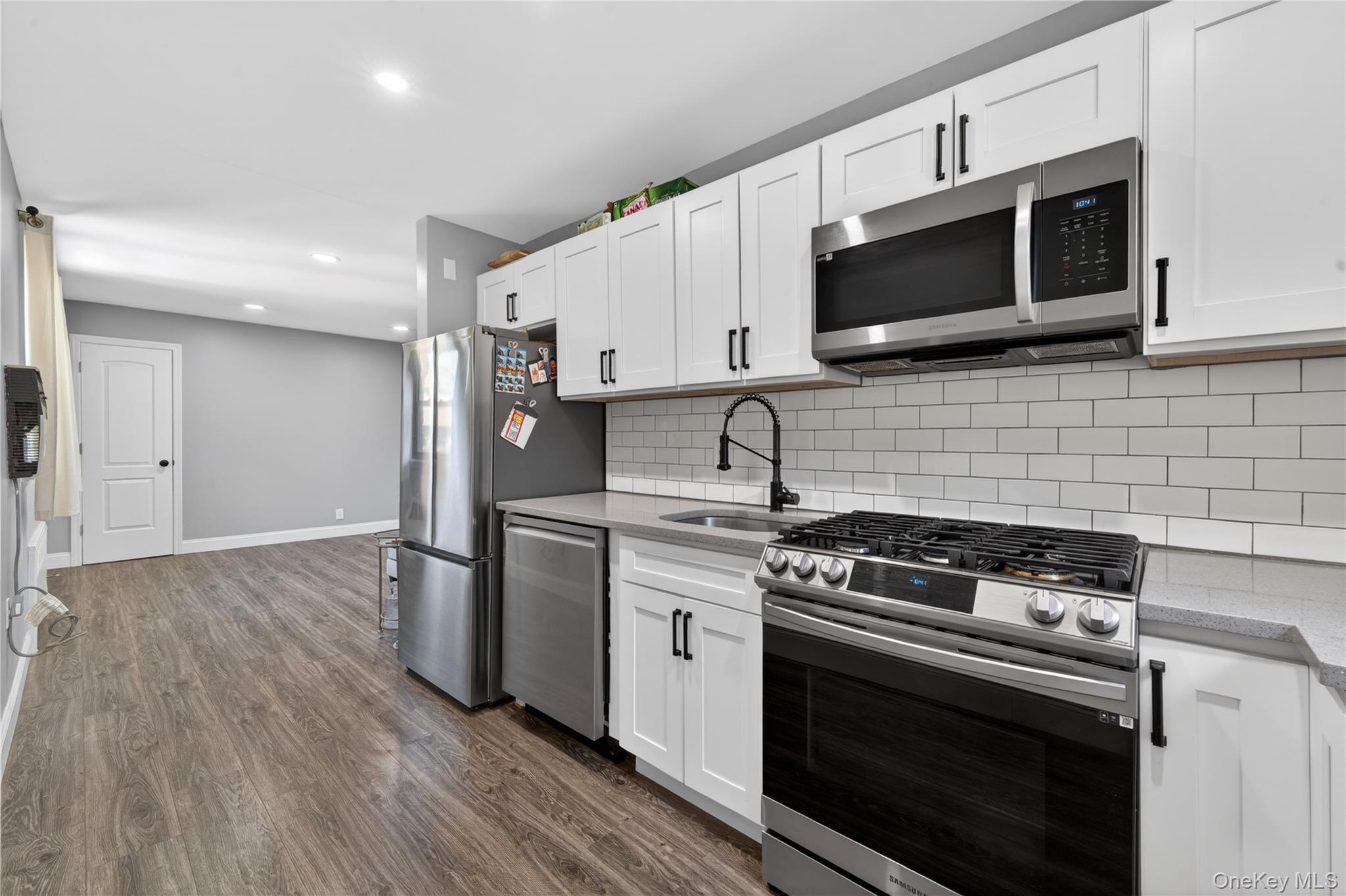 56-21 Douglastion Parkway, Unit Upper photo 8