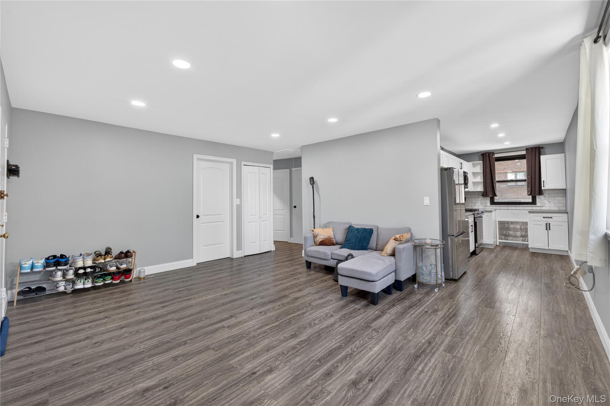 56-21 Douglastion Parkway, Unit Upper photo 5