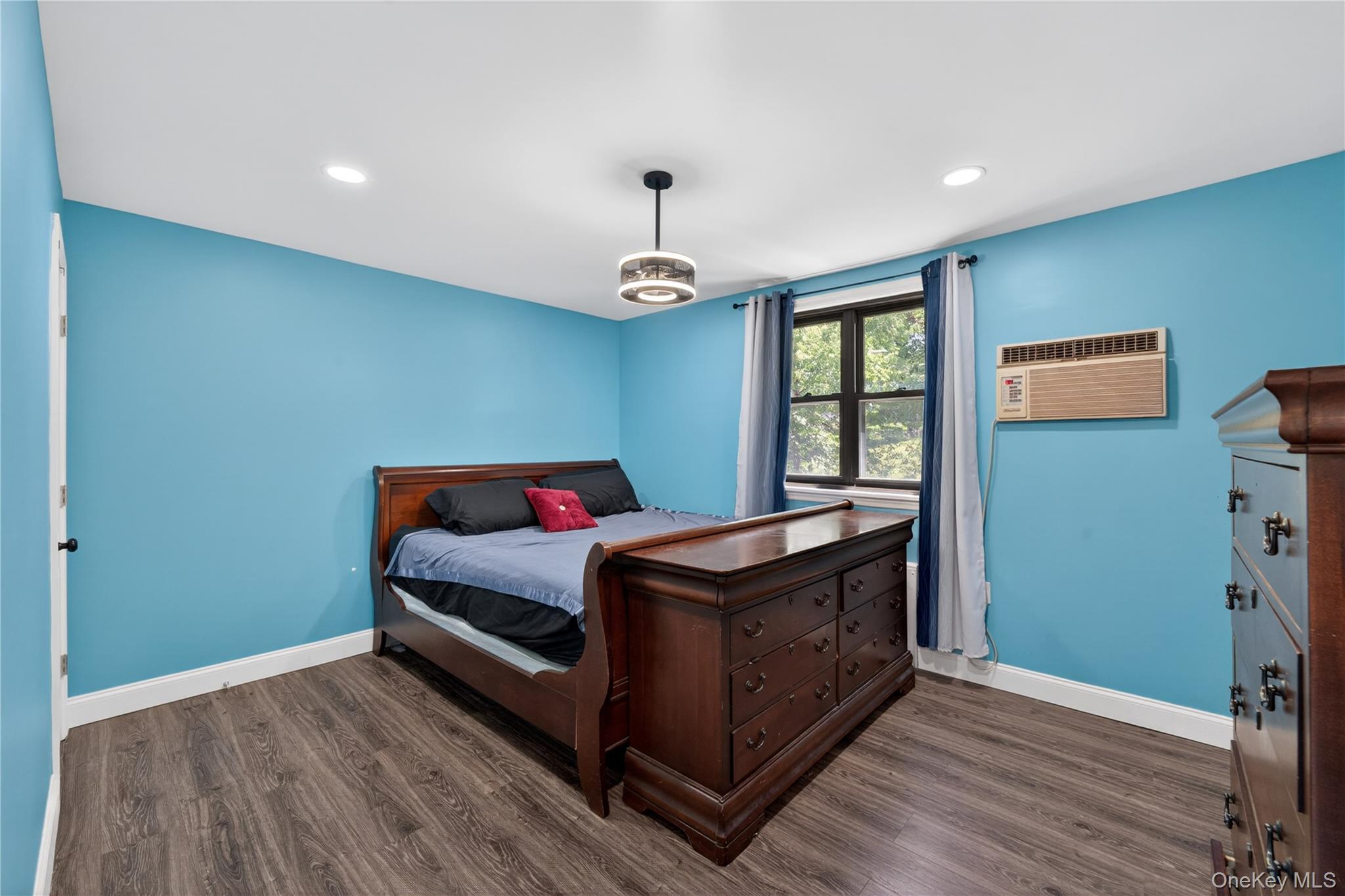 56-21 Douglastion Parkway, Unit Upper photo 12