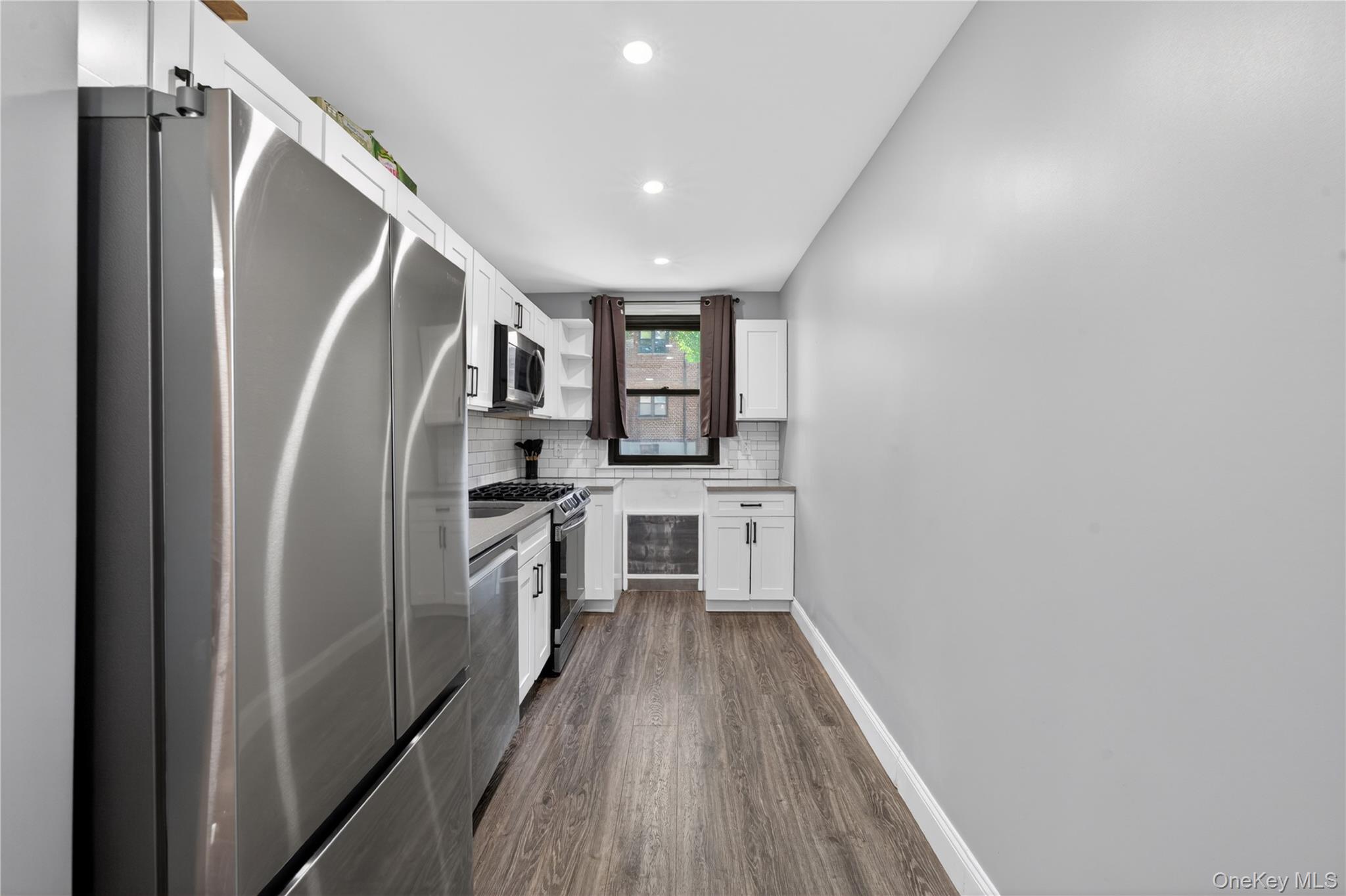 56-21 Douglastion Parkway, Unit Upper photo 6