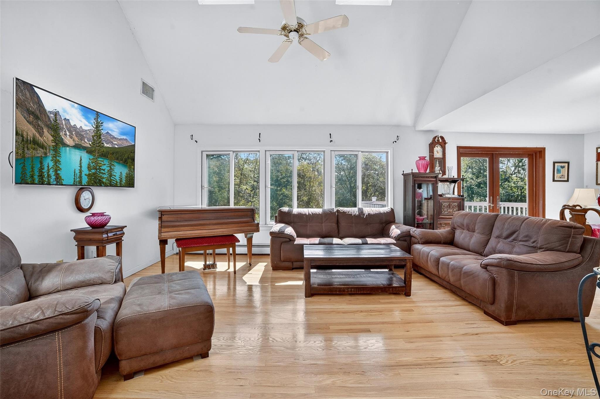 986 Cliff Avenue – For Sale photo 13