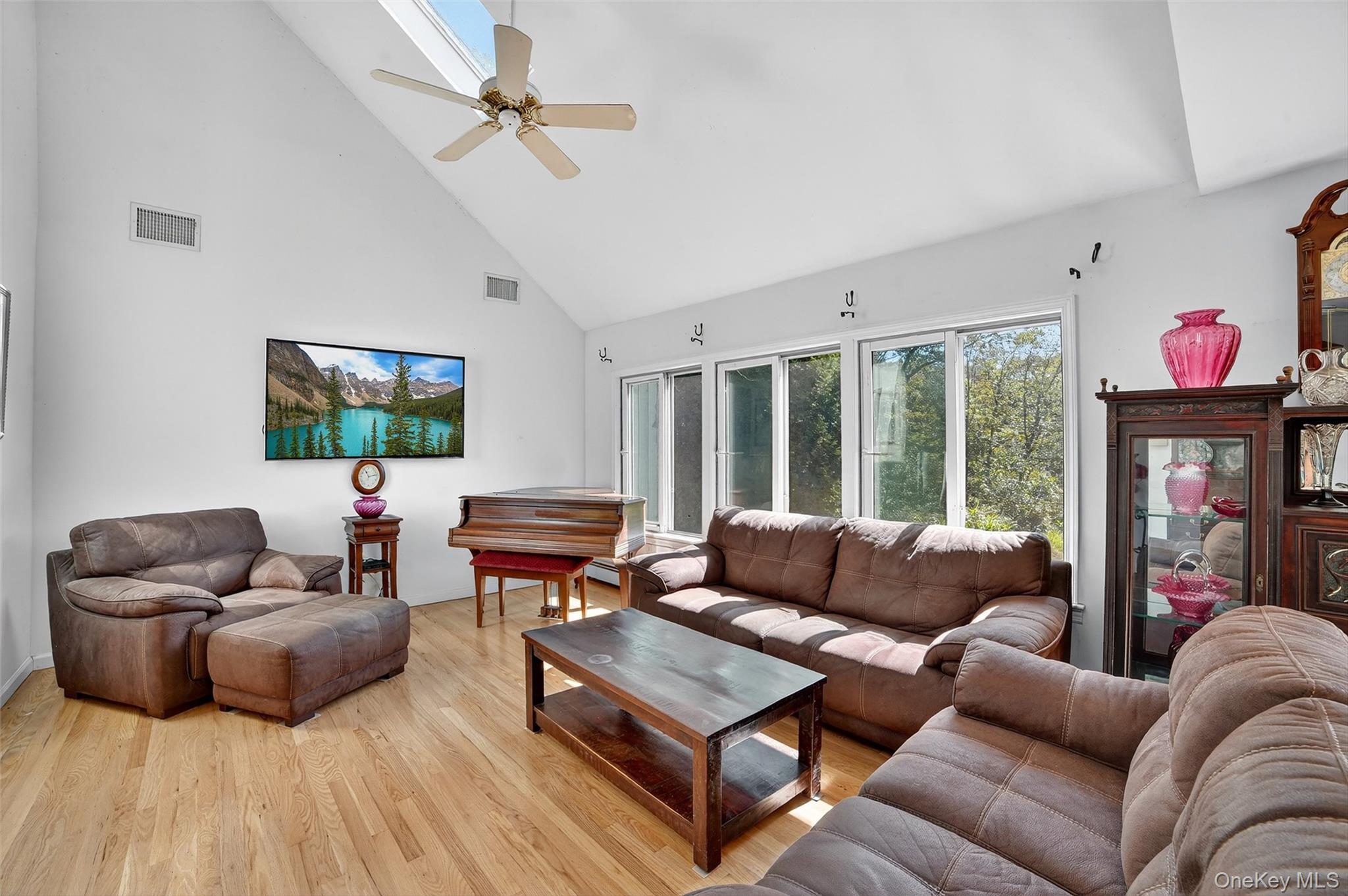 986 Cliff Avenue – For Sale photo 15