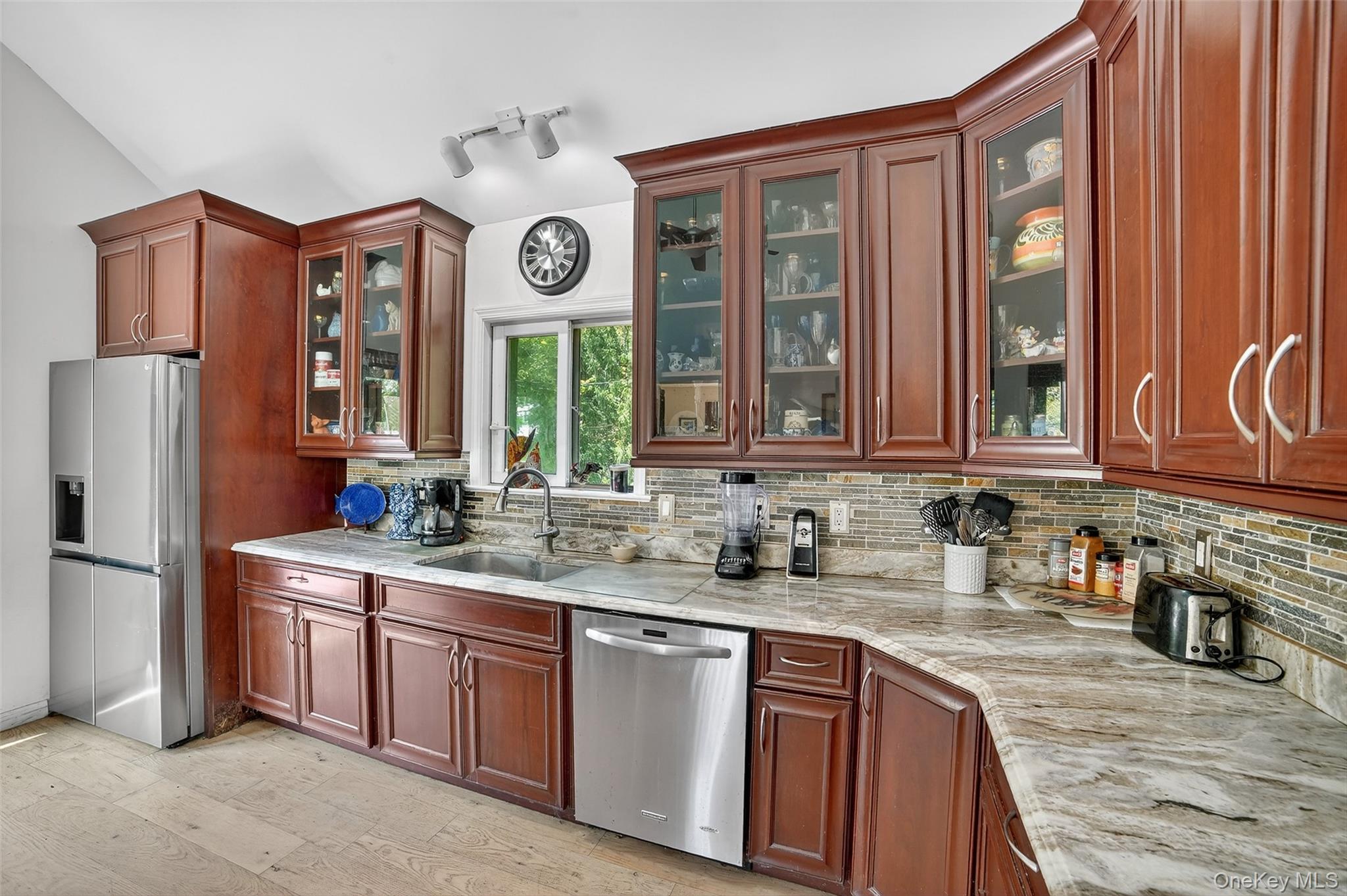 986 Cliff Avenue – For Sale photo 9