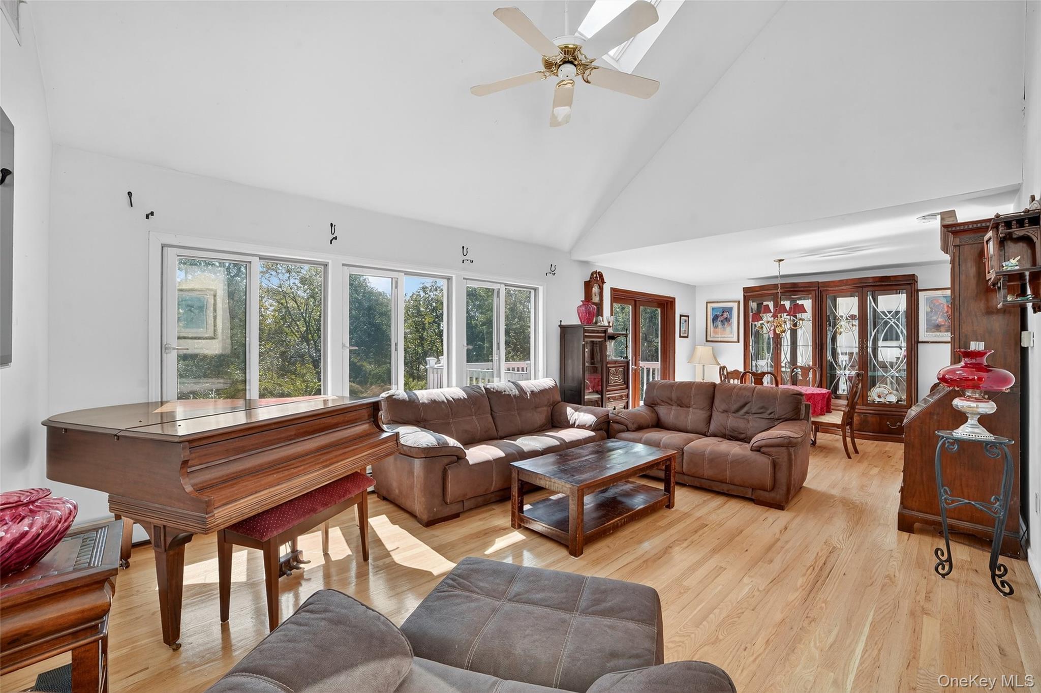 986 Cliff Avenue – For Sale photo 14