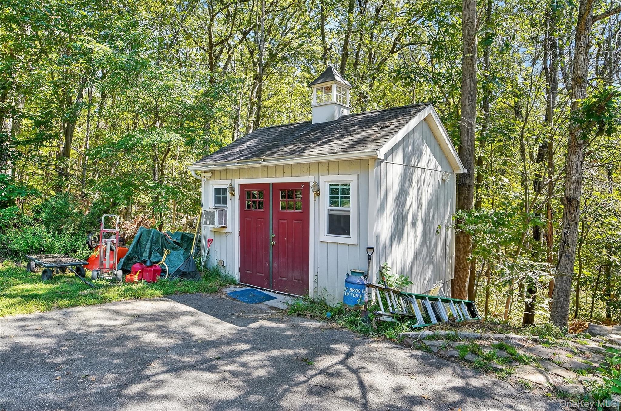 986 Cliff Avenue – For Sale photo 42