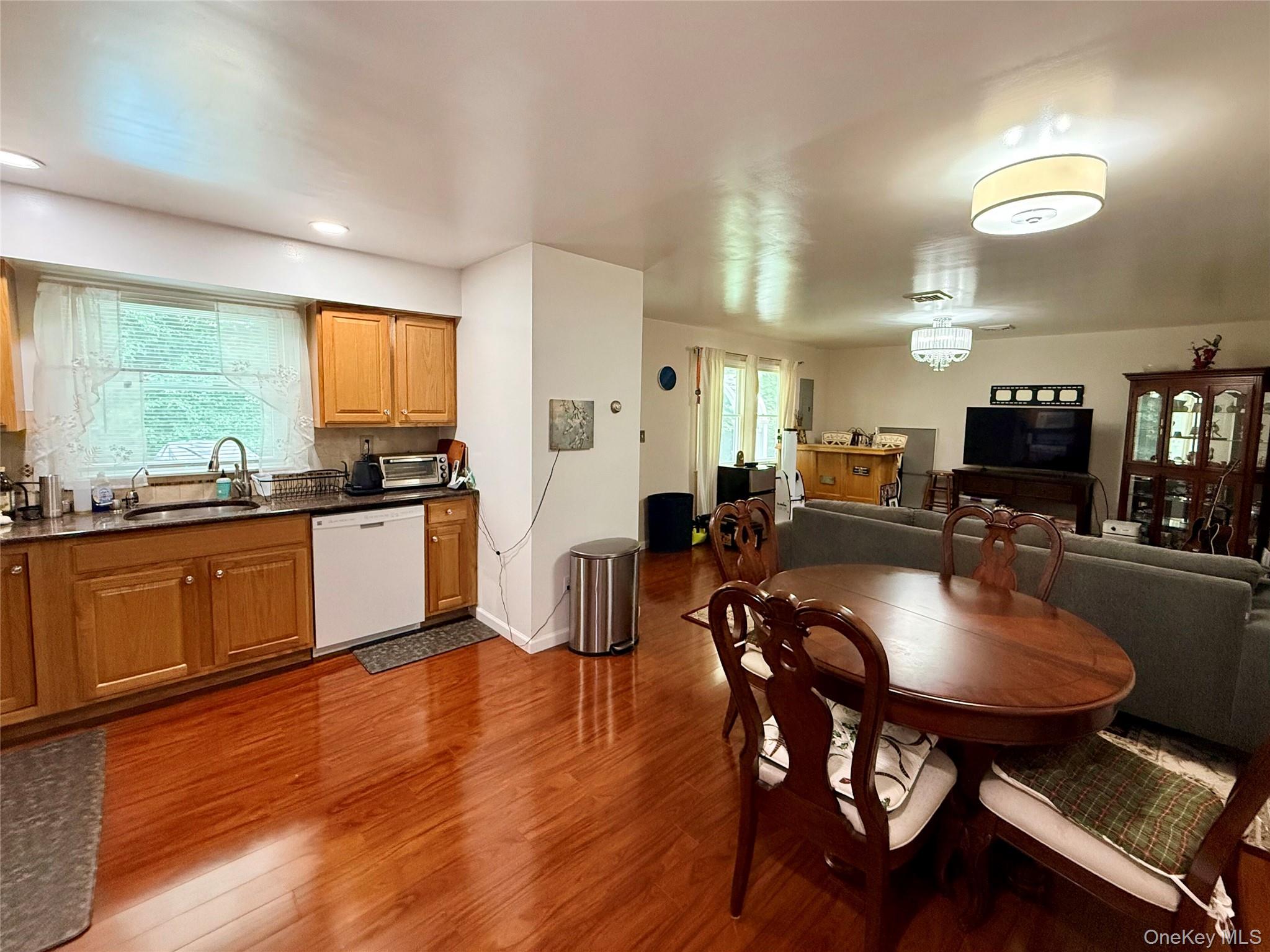 19 Flower Lane – For Sale photo 23