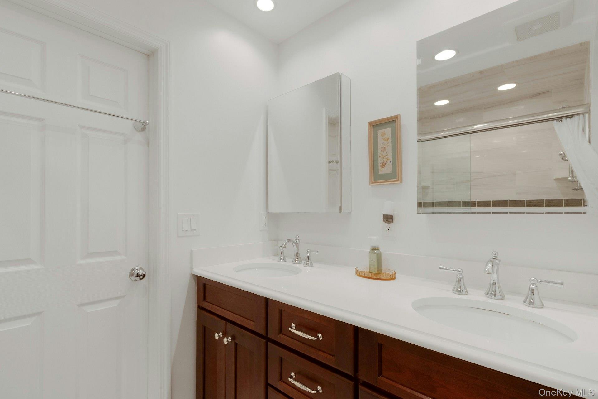 19 Flower Lane – For Sale photo 16