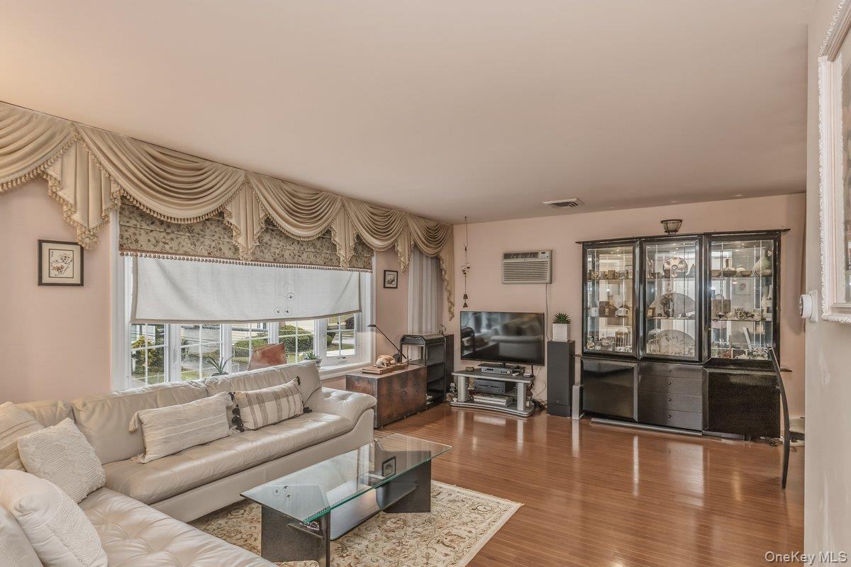 22 Wood Street – For Sale photo 6