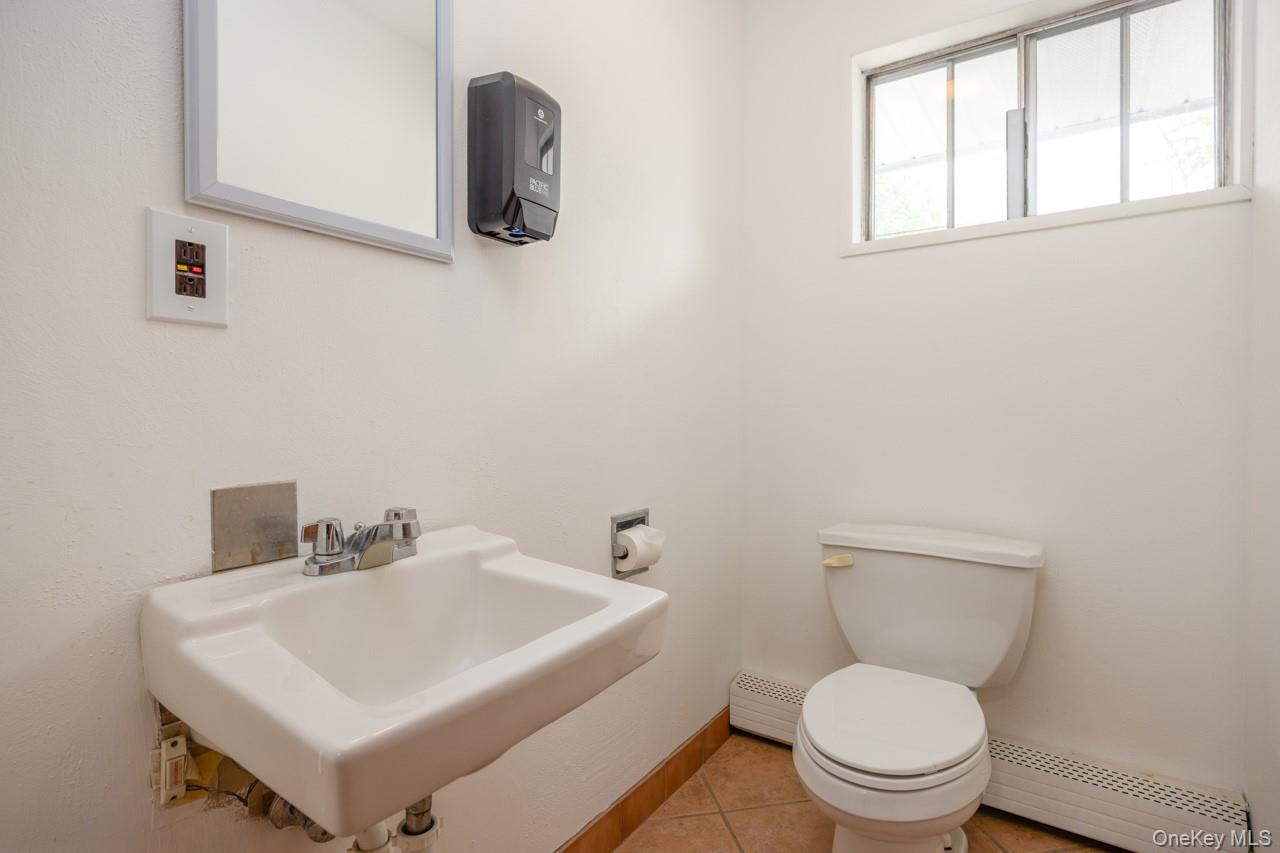 60 College Avenue, Unit 1 – Upper photo 8