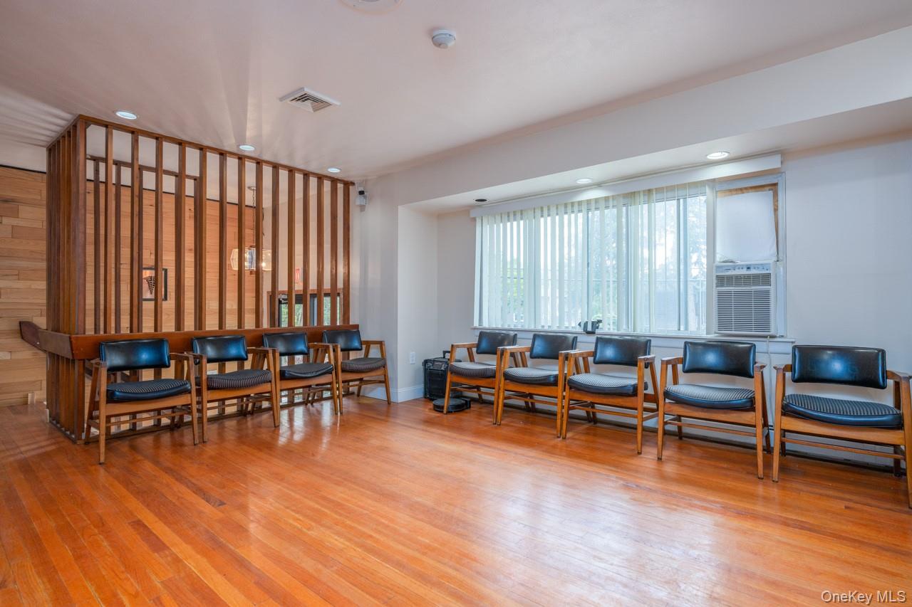 60 College Avenue, Unit 1 – Upper photo 5