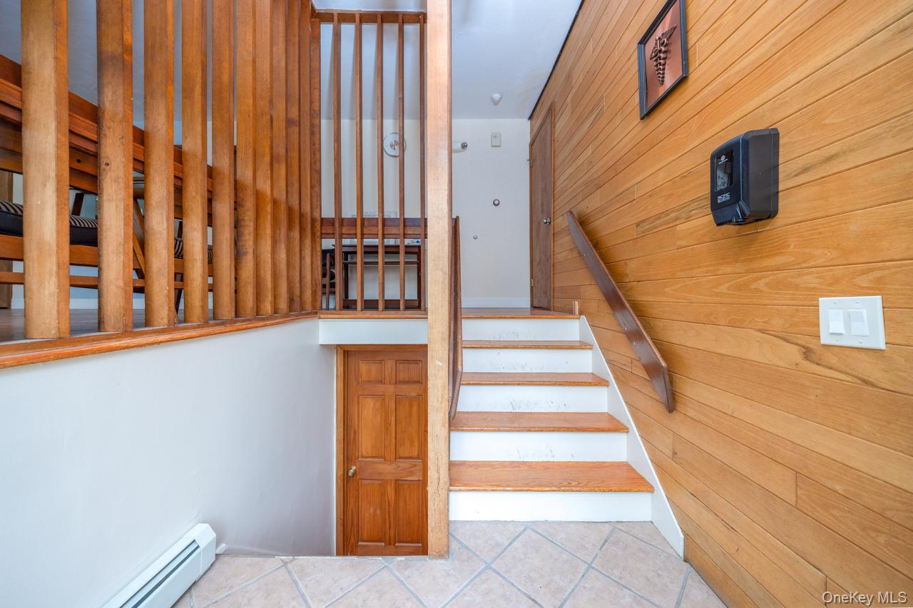 60 College Avenue, Unit 1 – Upper photo 3
