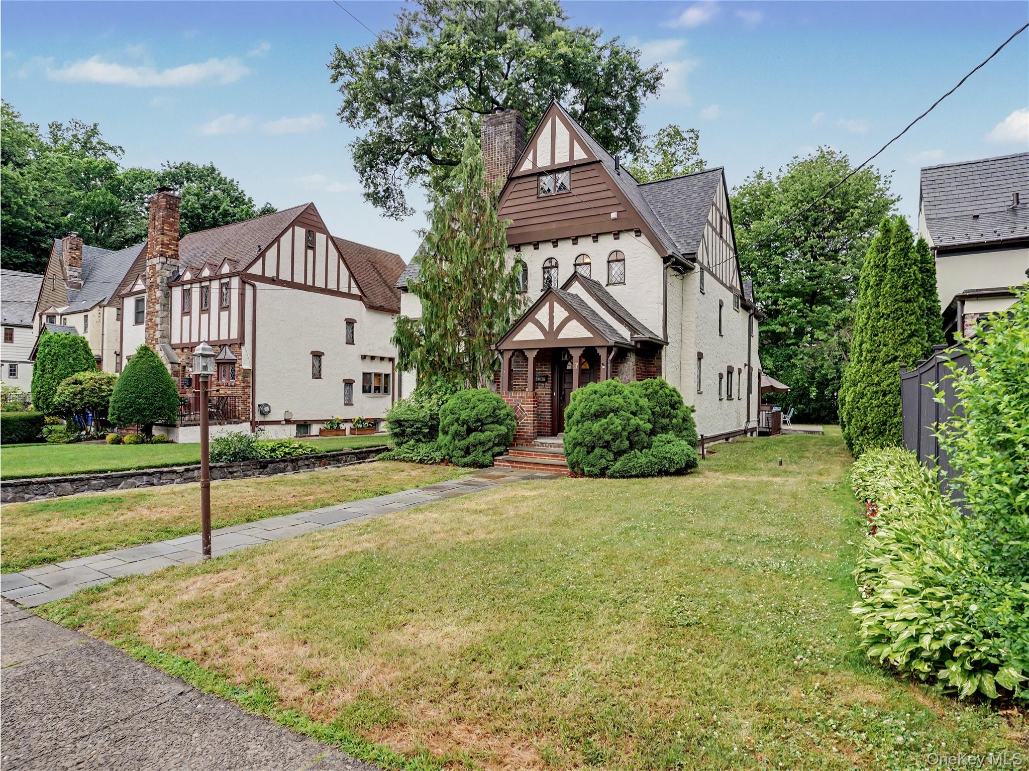 7 Huntwood Place – For Sale photo 2