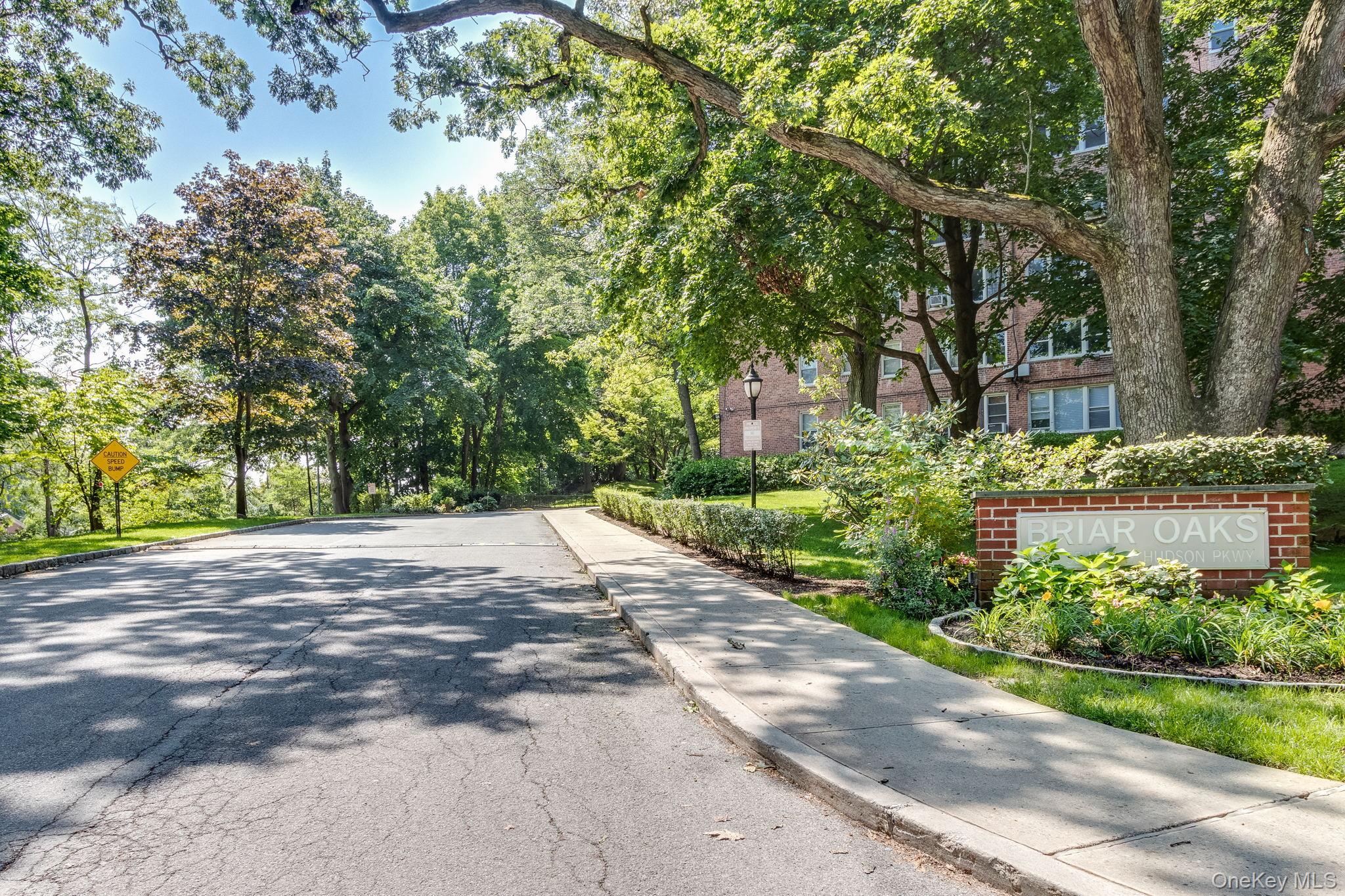 4555 Henry Hudson Parkway, Unit 805 photo 41