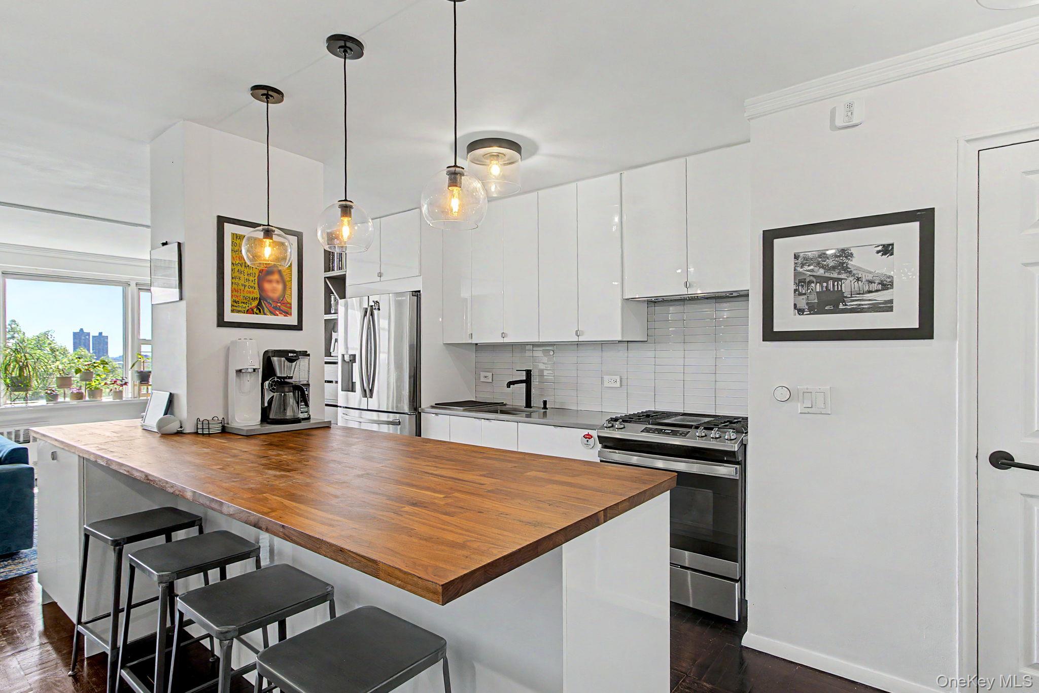 4555 Henry Hudson Parkway, Unit 805 photo 3