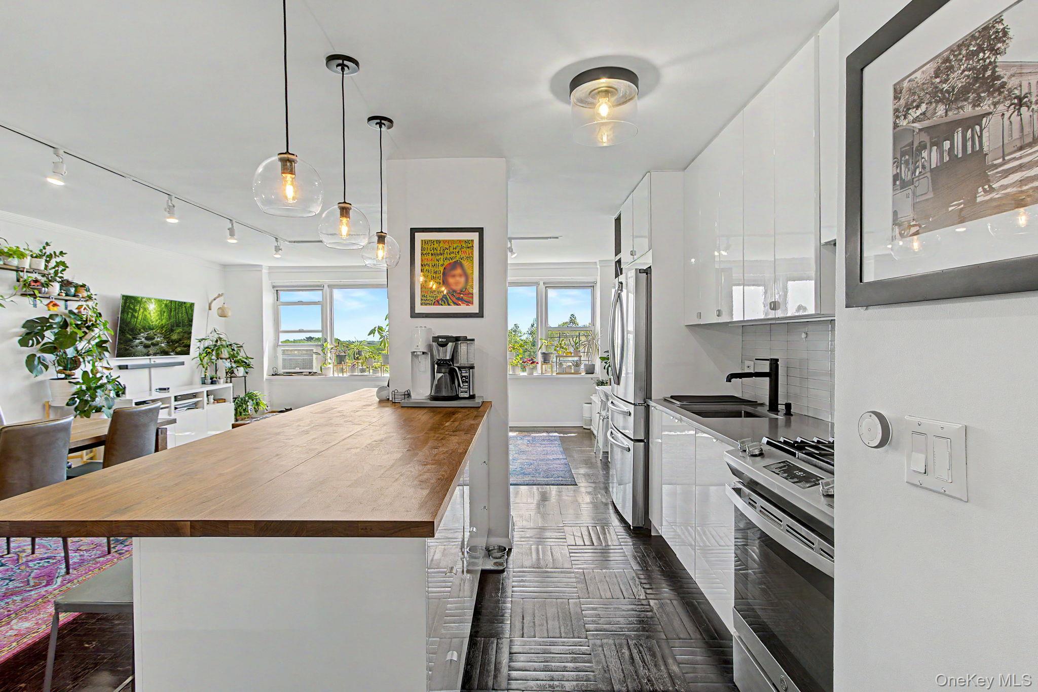 4555 Henry Hudson Parkway, Unit 805