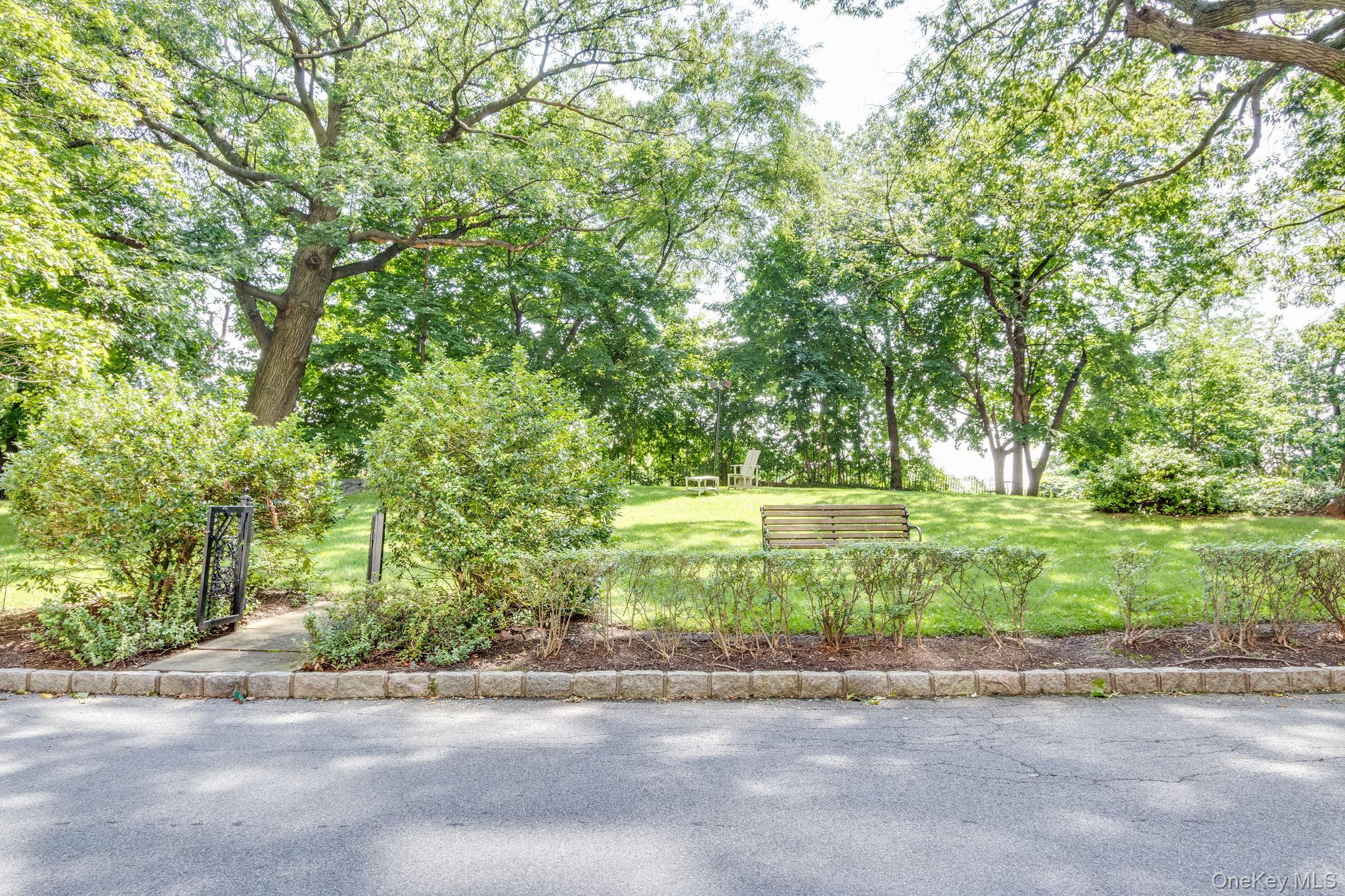 4555 Henry Hudson Parkway, Unit 805 photo 44