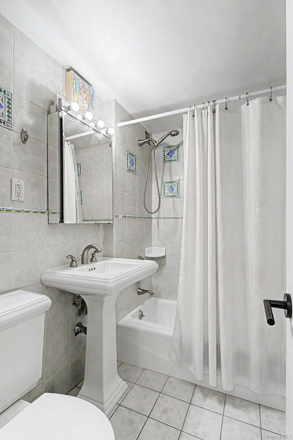 4555 Henry Hudson Parkway, Unit 805 photo 32