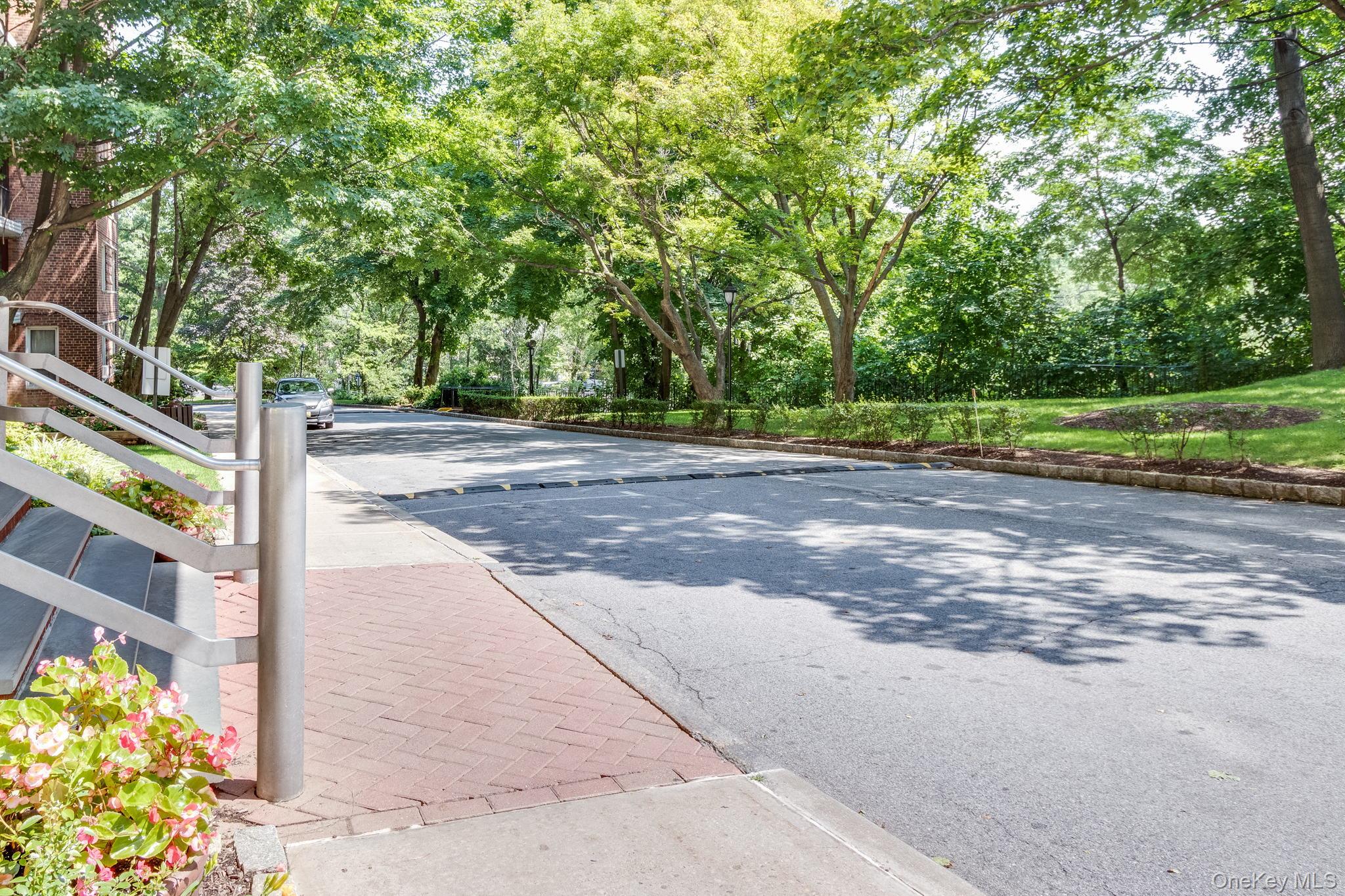 4555 Henry Hudson Parkway, Unit 805 photo 42