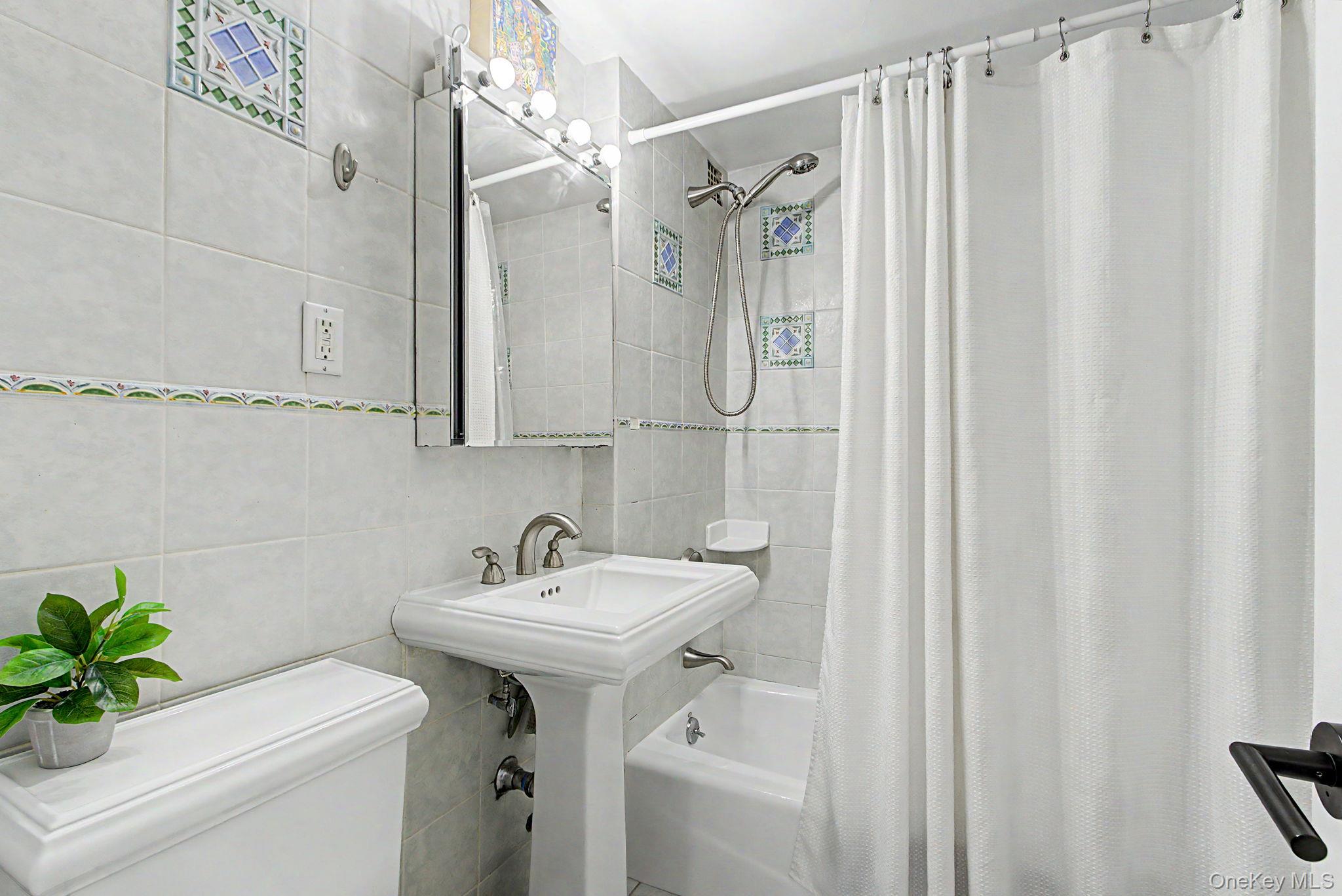 4555 Henry Hudson Parkway, Unit 805 photo 31