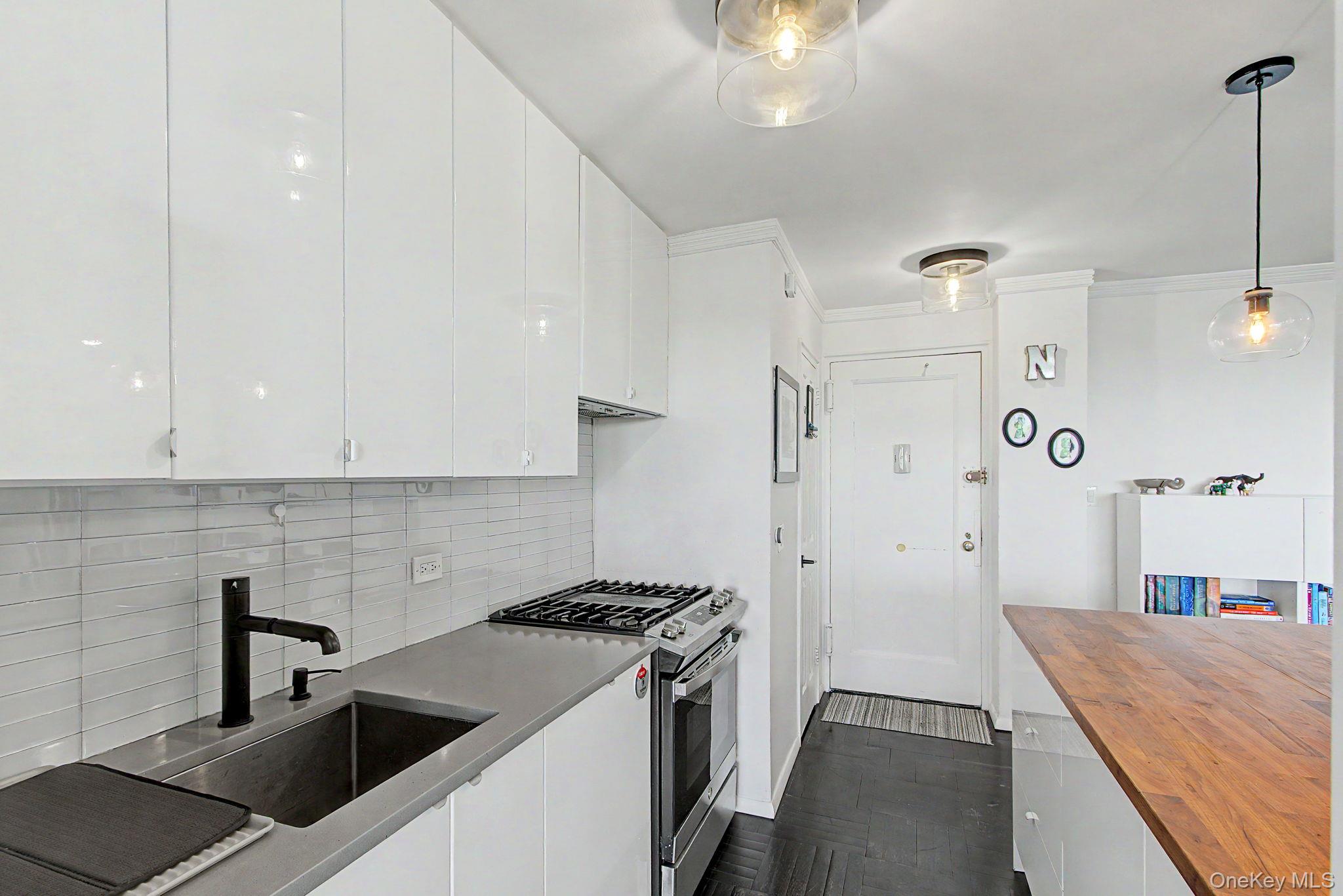 4555 Henry Hudson Parkway, Unit 805 photo 7