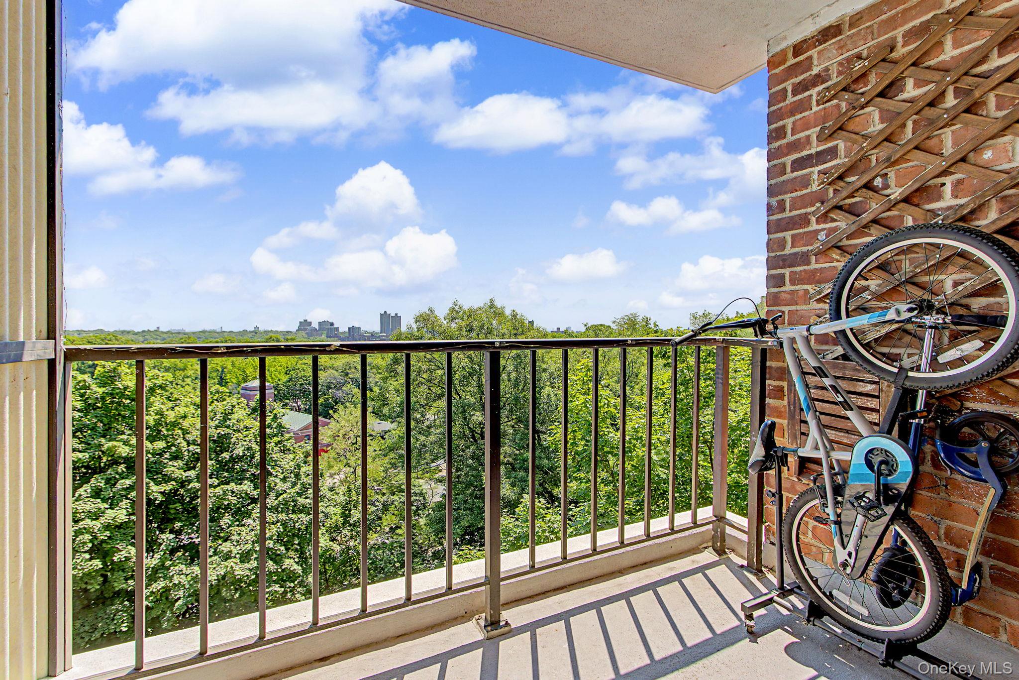 4555 Henry Hudson Parkway, Unit 805 photo 34