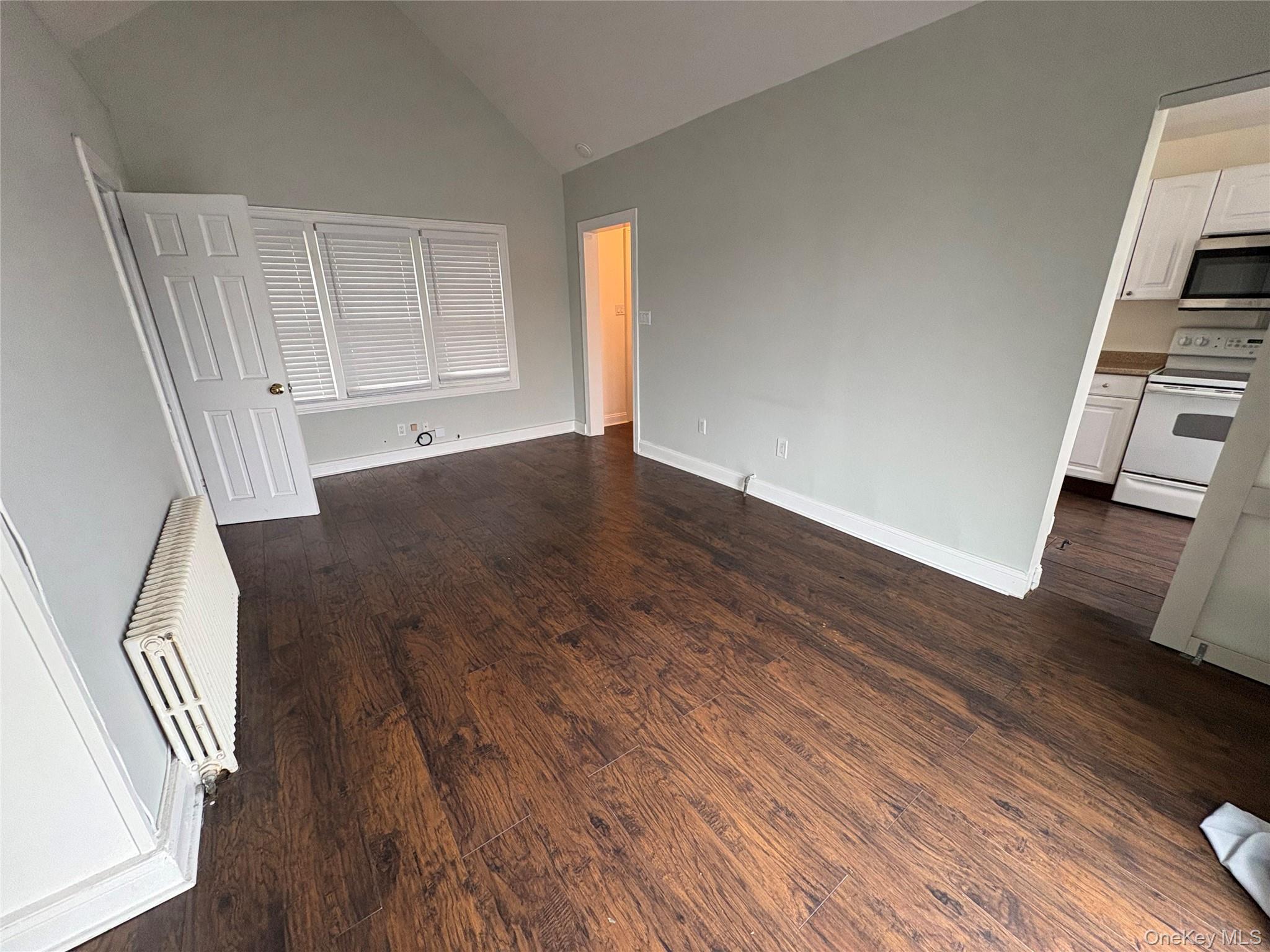 193 Woodbine Avenue, Unit C photo 6