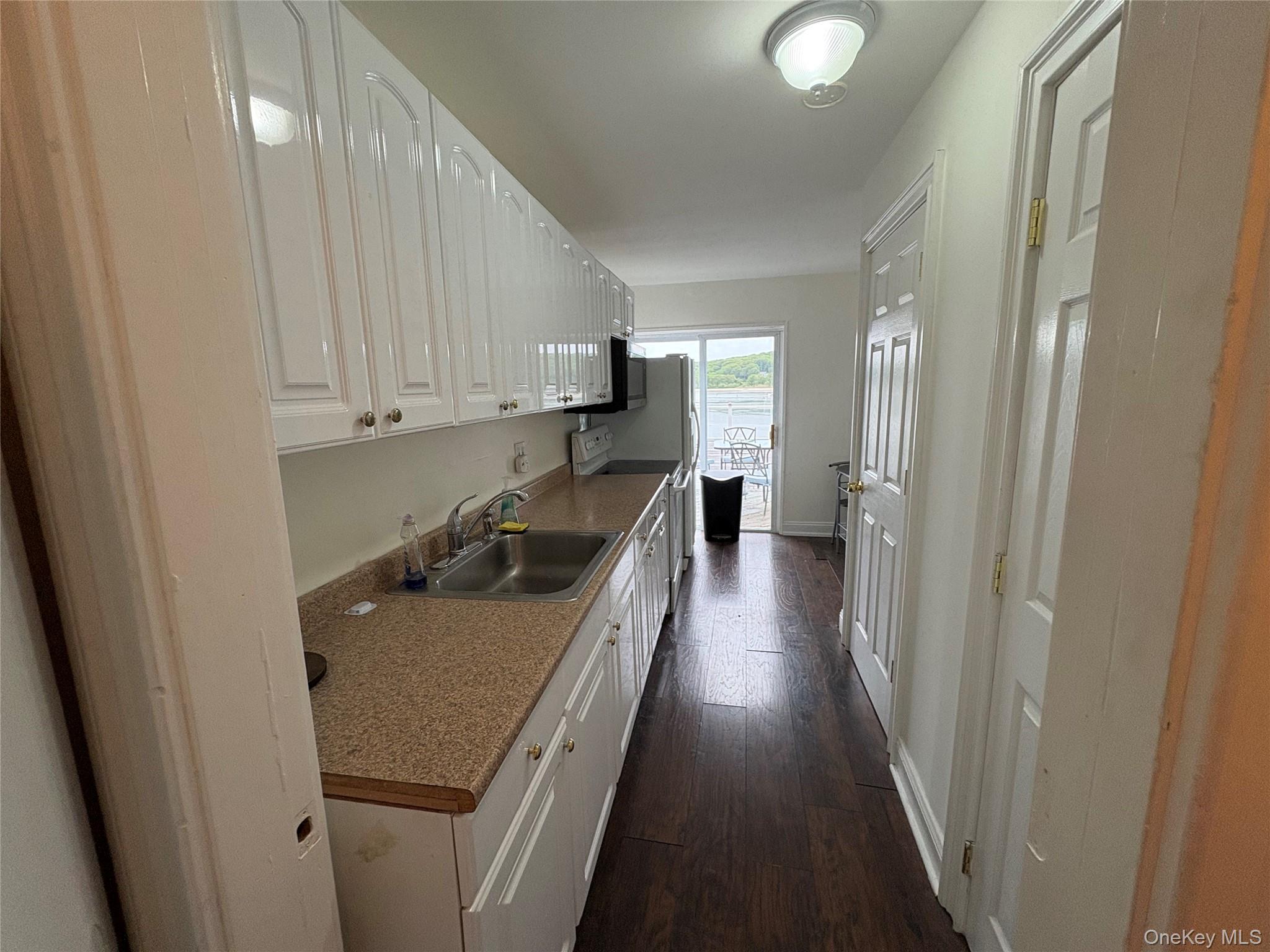 193 Woodbine Avenue, Unit C photo 18