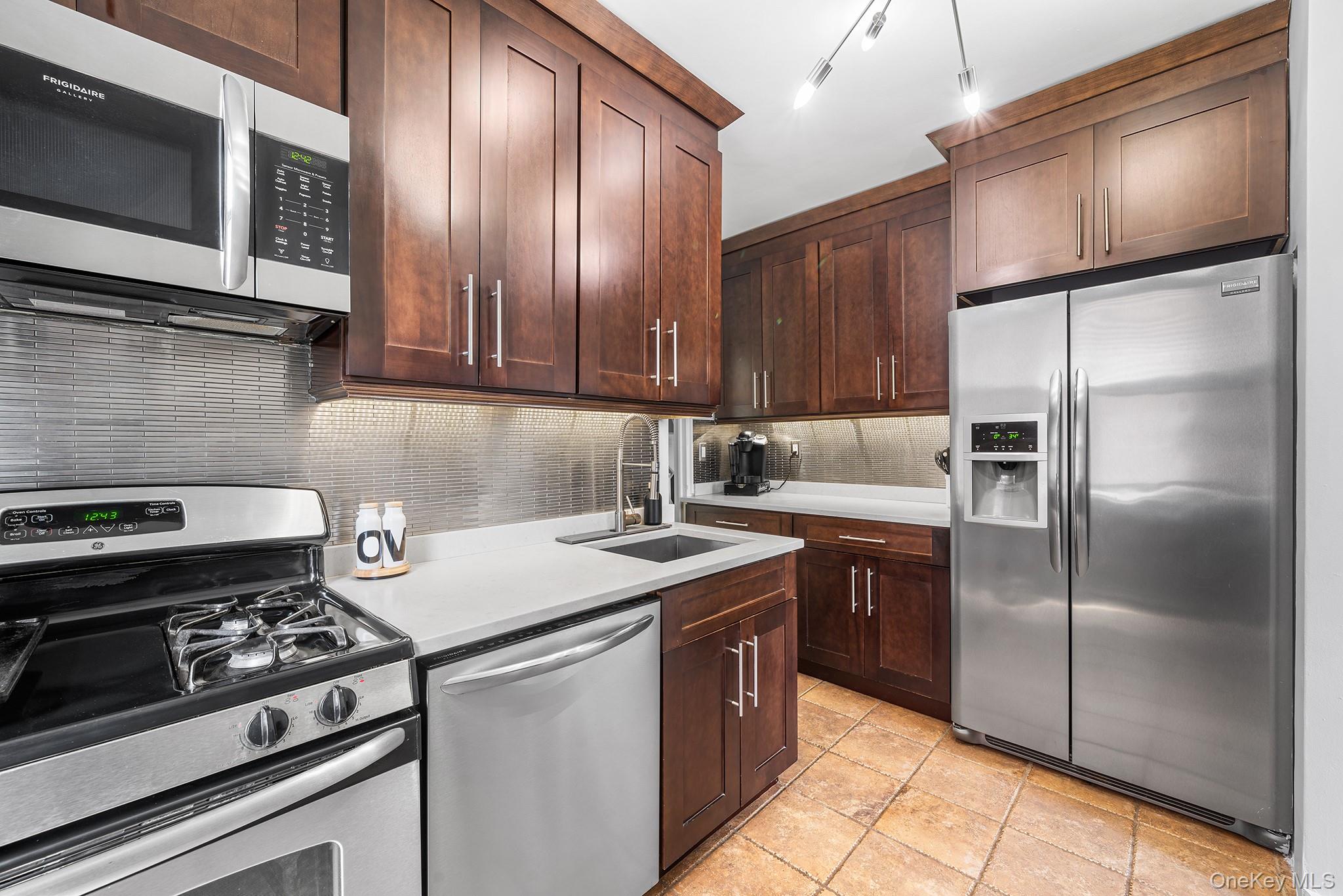 555 Bronx River Road, Unit 3P photo 10