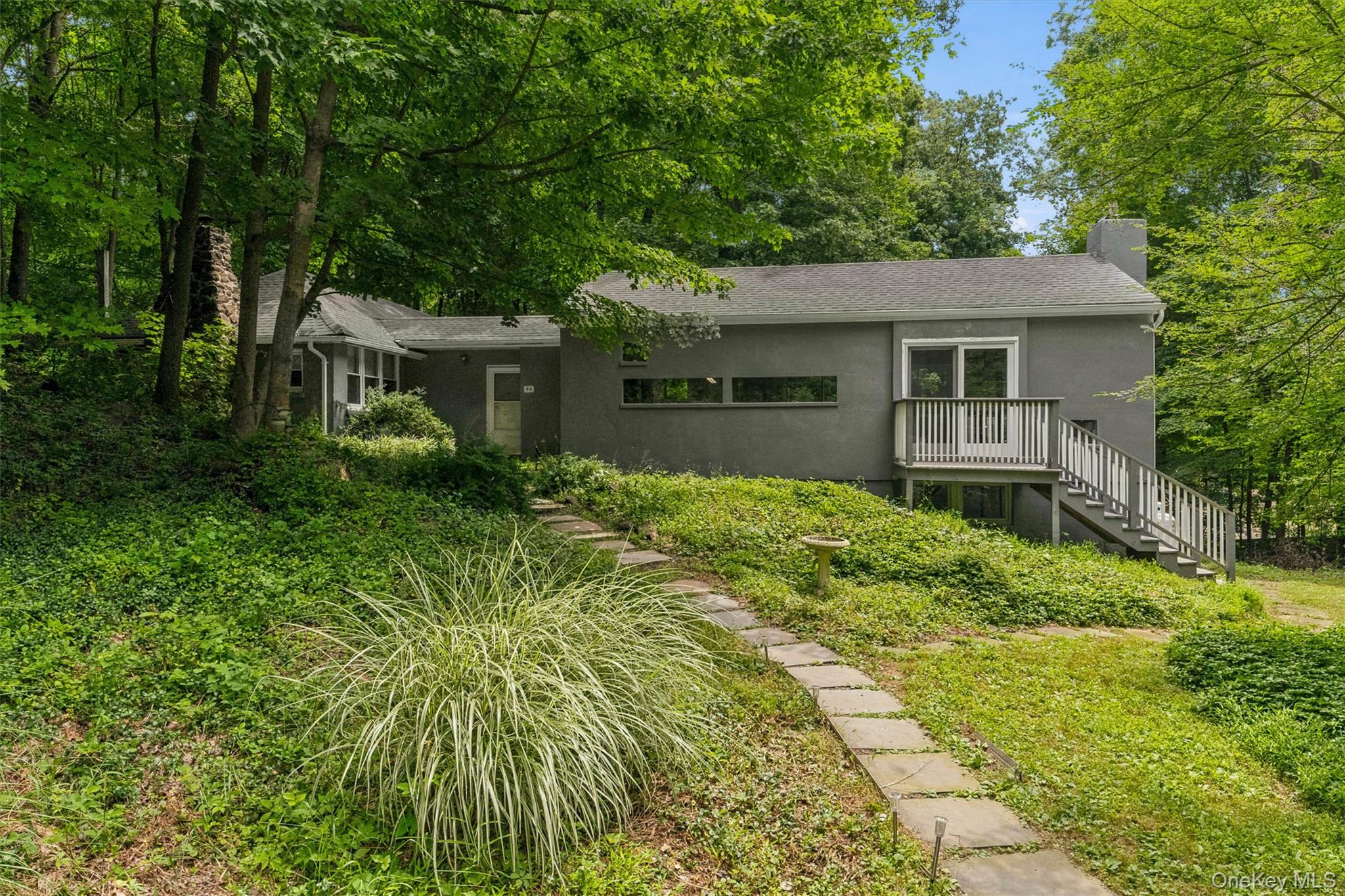 98 Mount Airy Road S – For Sale