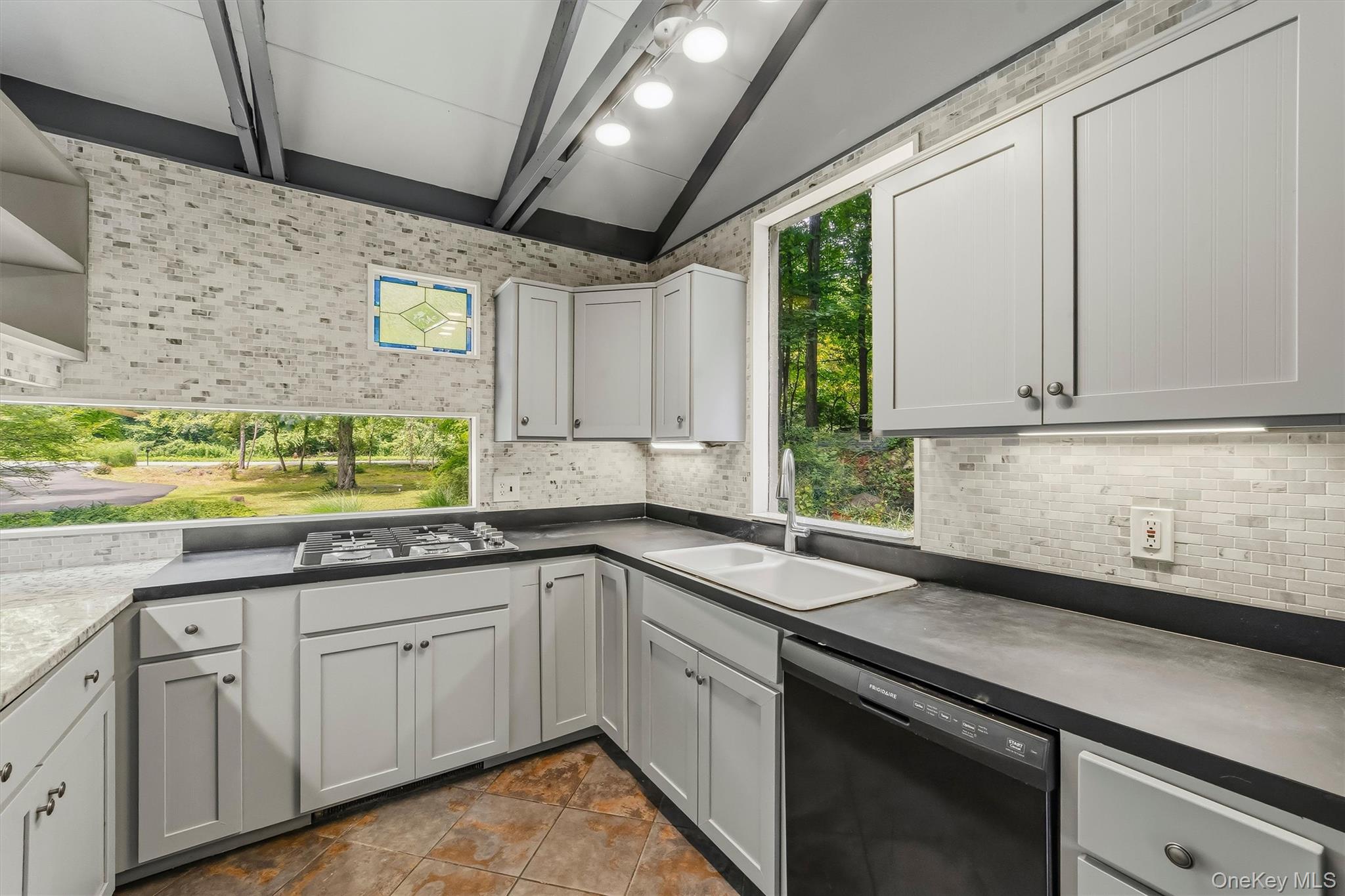 98 Mount Airy Road S – For Sale photo 5