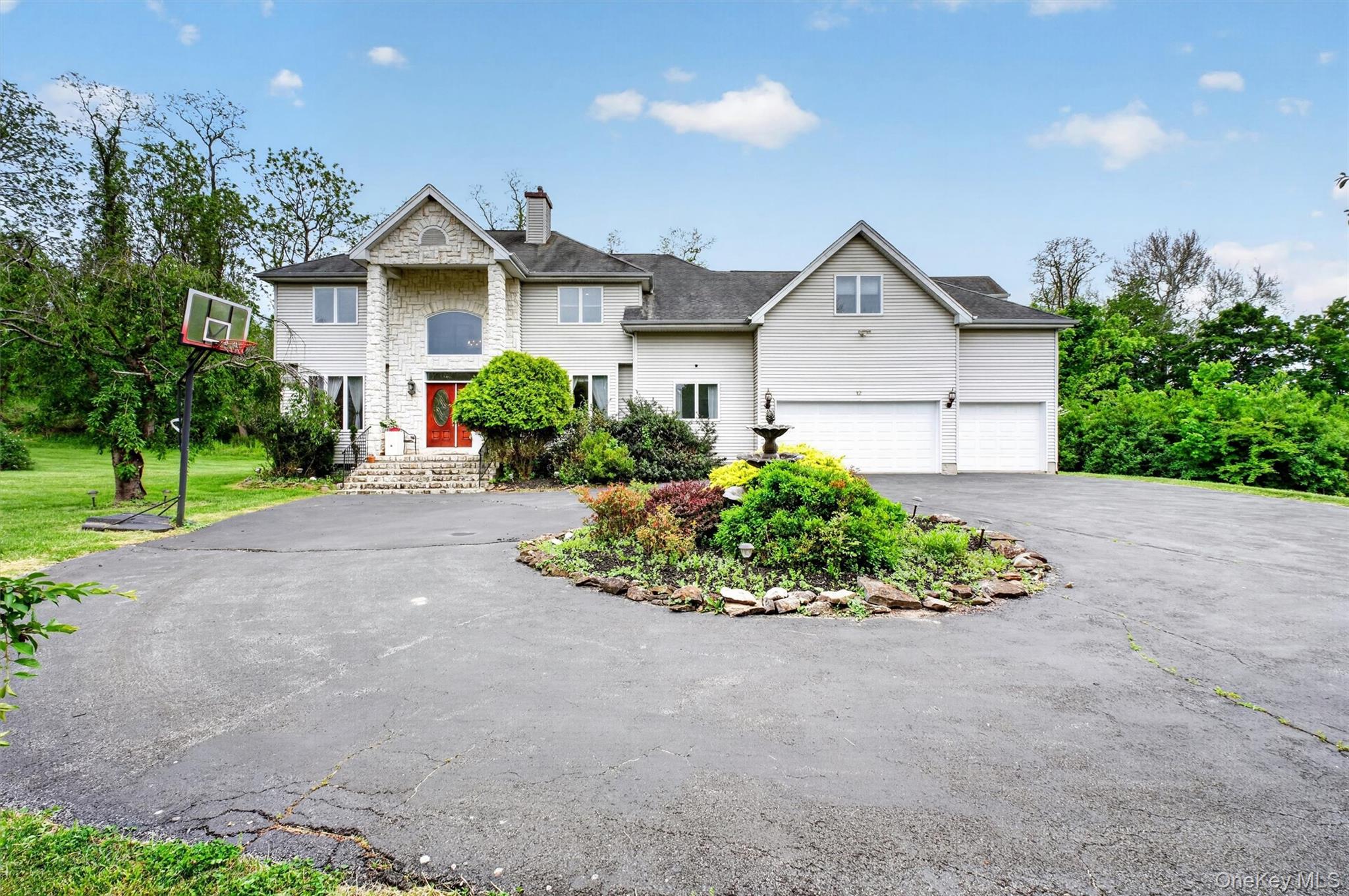 12 Loosestrife Drive – For Sale photo 3