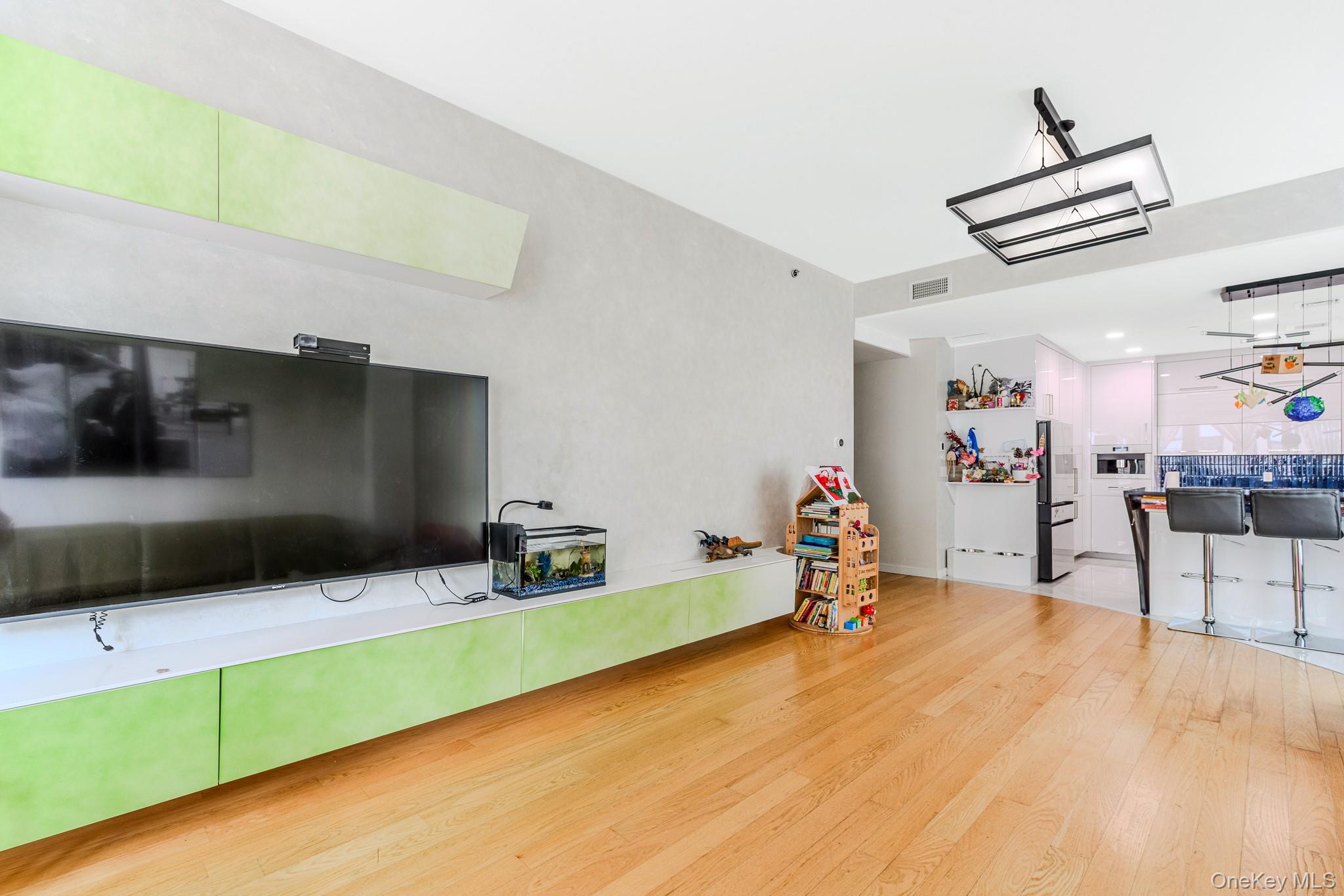 37 W End Avenue, Unit 2B photo 4