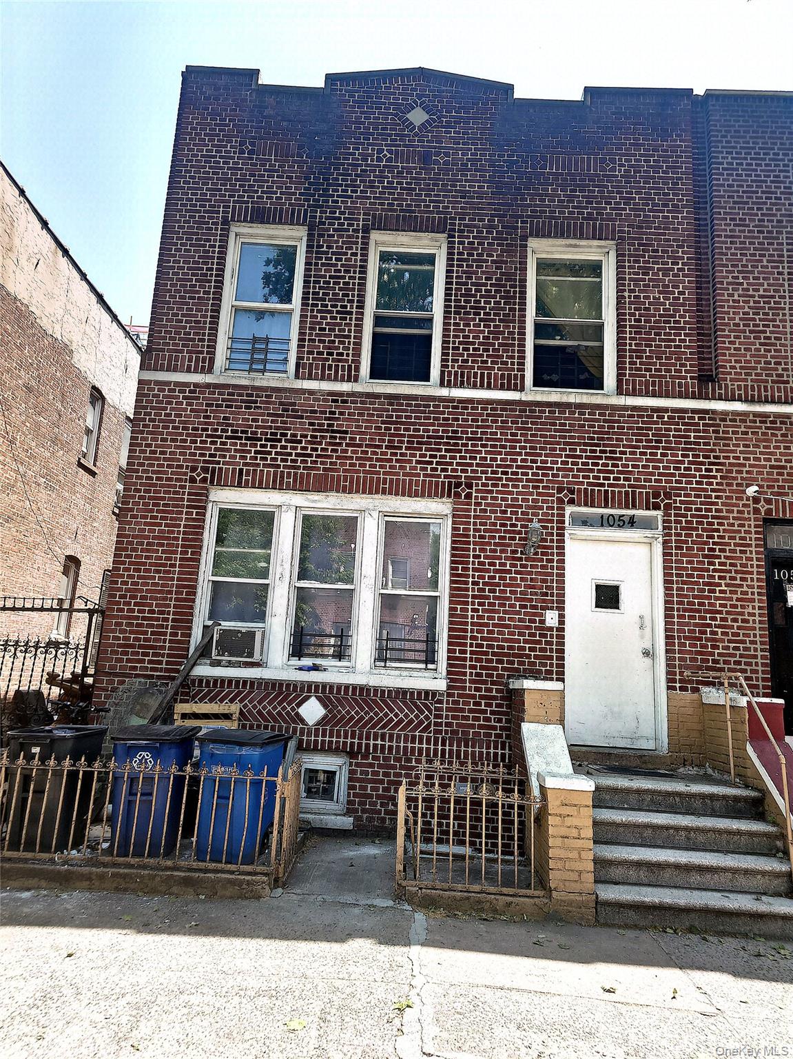 1054 Longfellow Avenue – For Sale