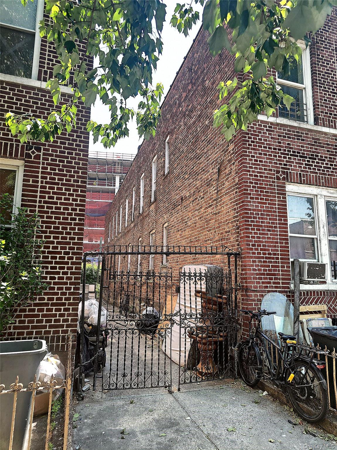 1054 Longfellow Avenue – For Sale photo 2