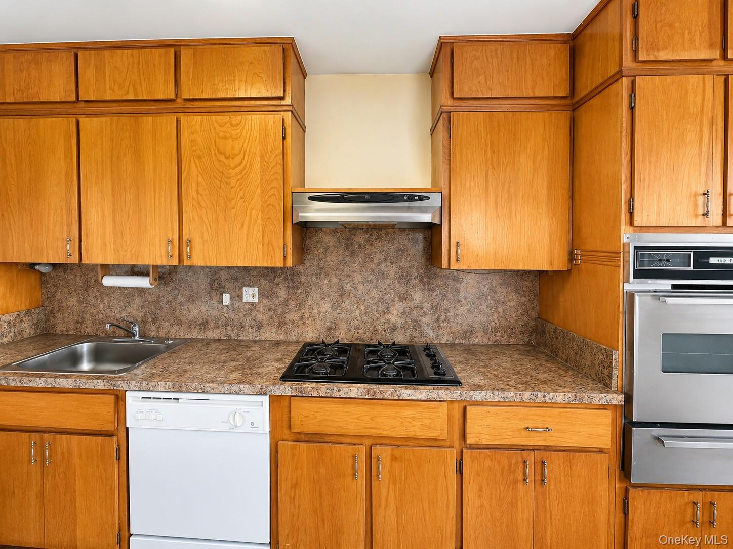 209-25 18th Avenue, Unit 6D photo 13