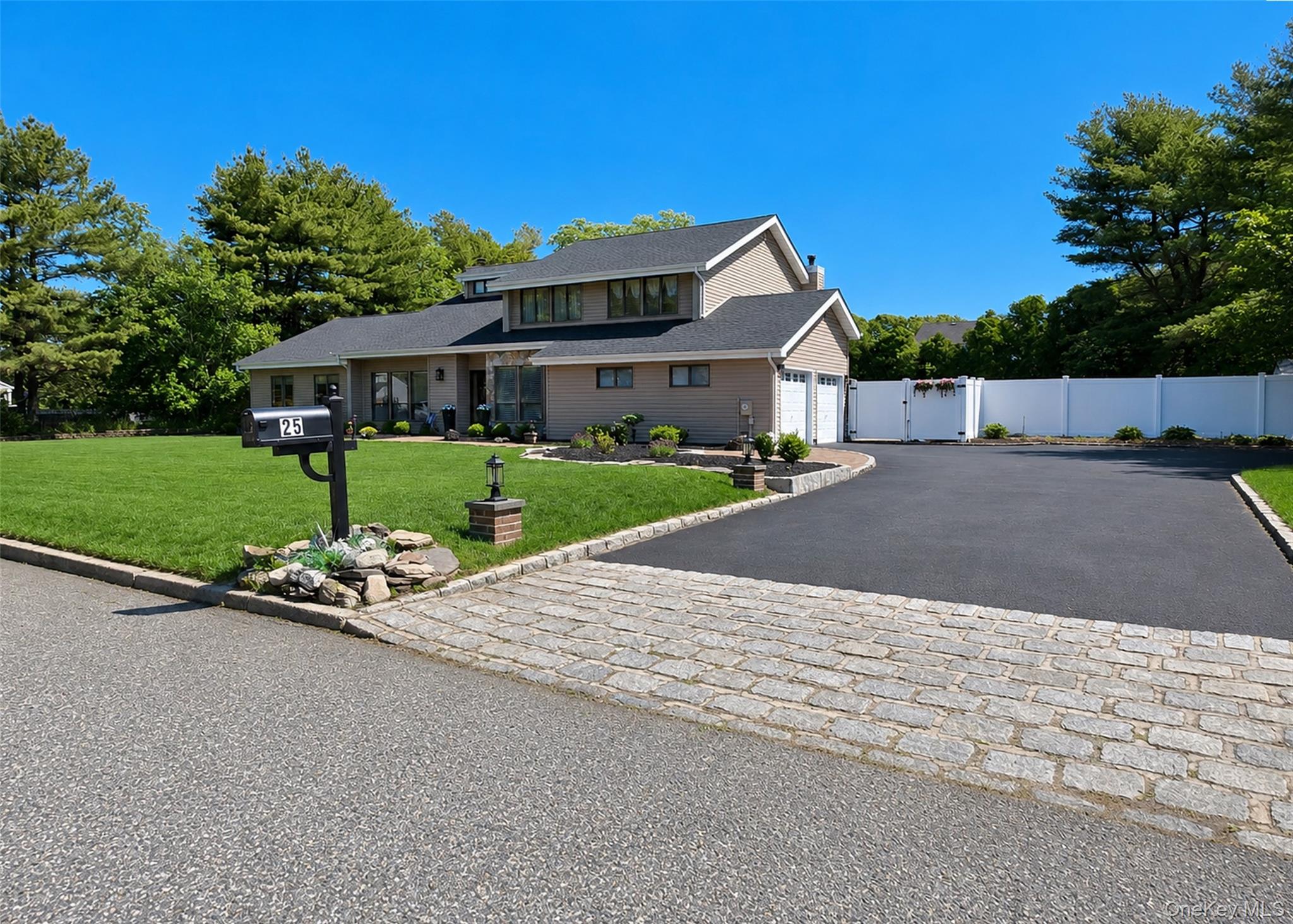 25 Vineyard Way – For Sale photo 2