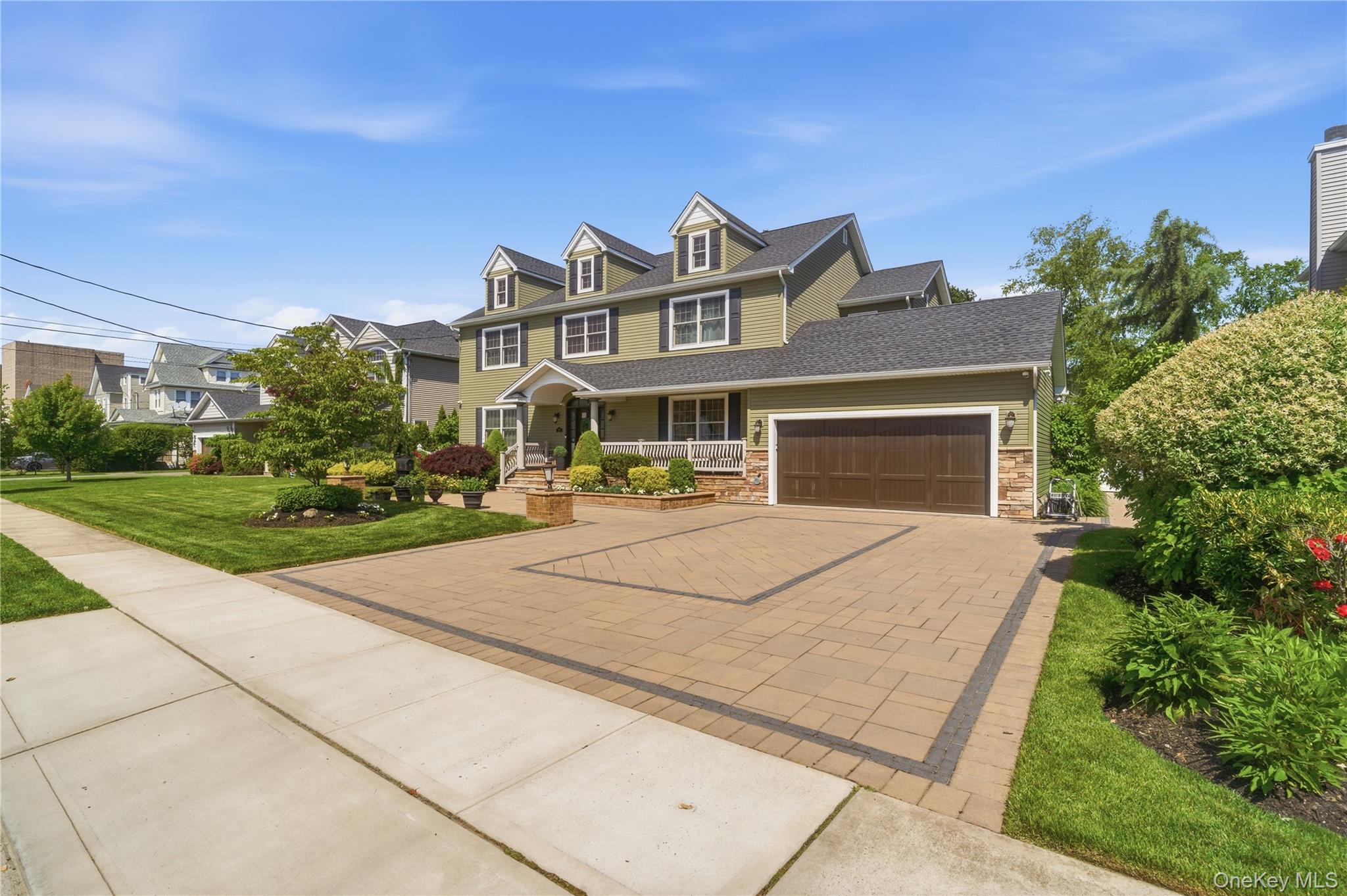 27 Davison Place – For Sale photo 2