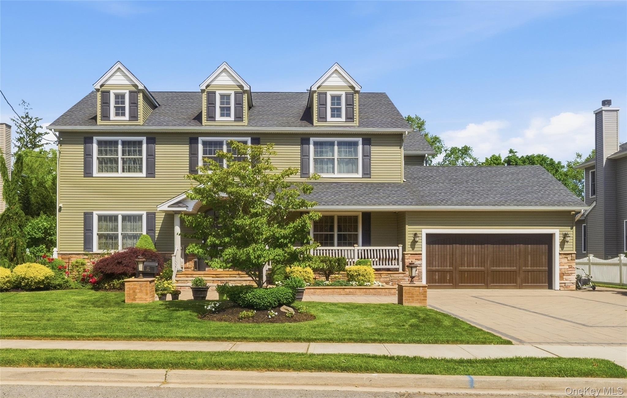 27 Davison Place – For Sale