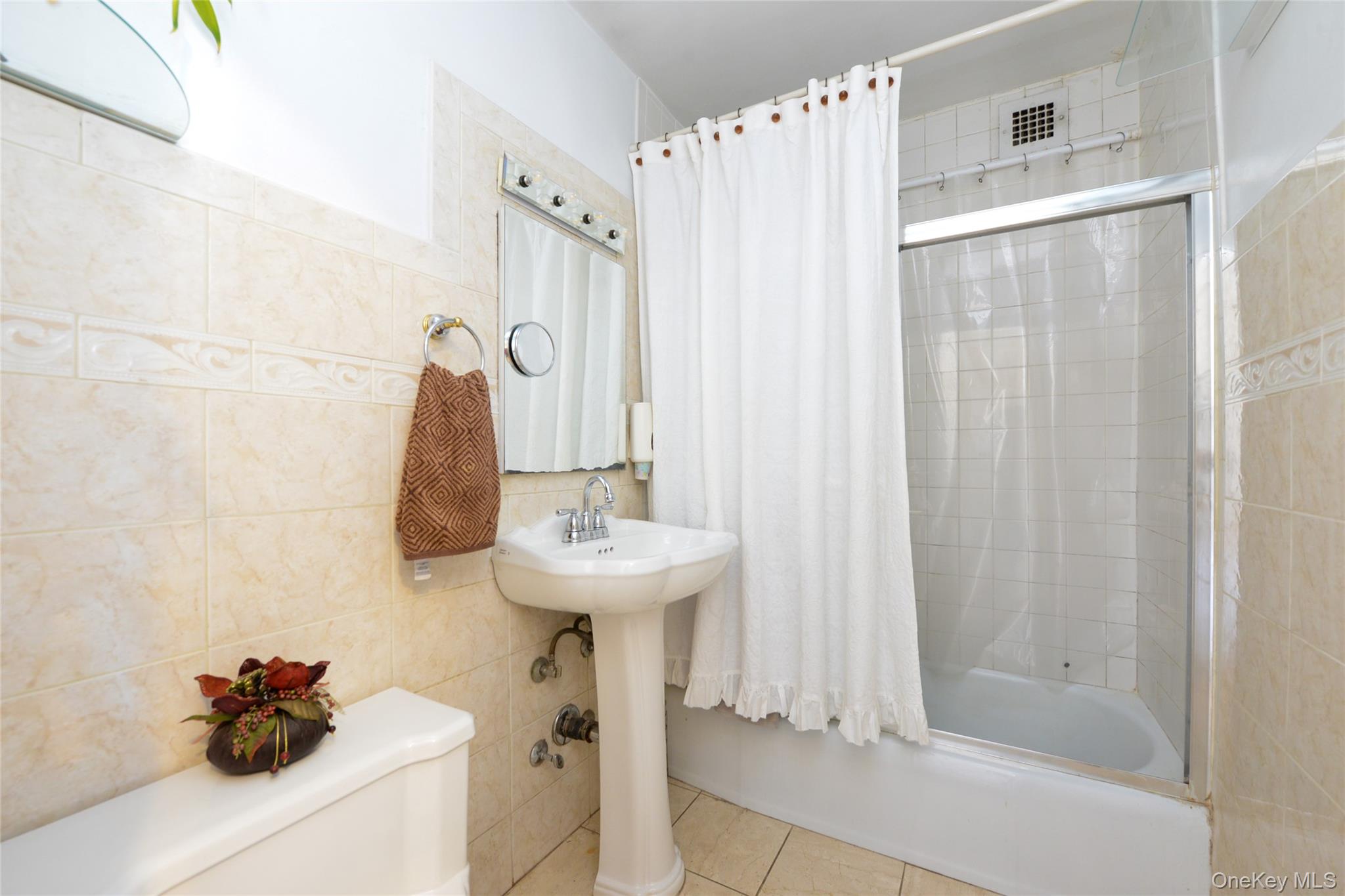 61-20 Grand Central, Unit B 508 photo 15