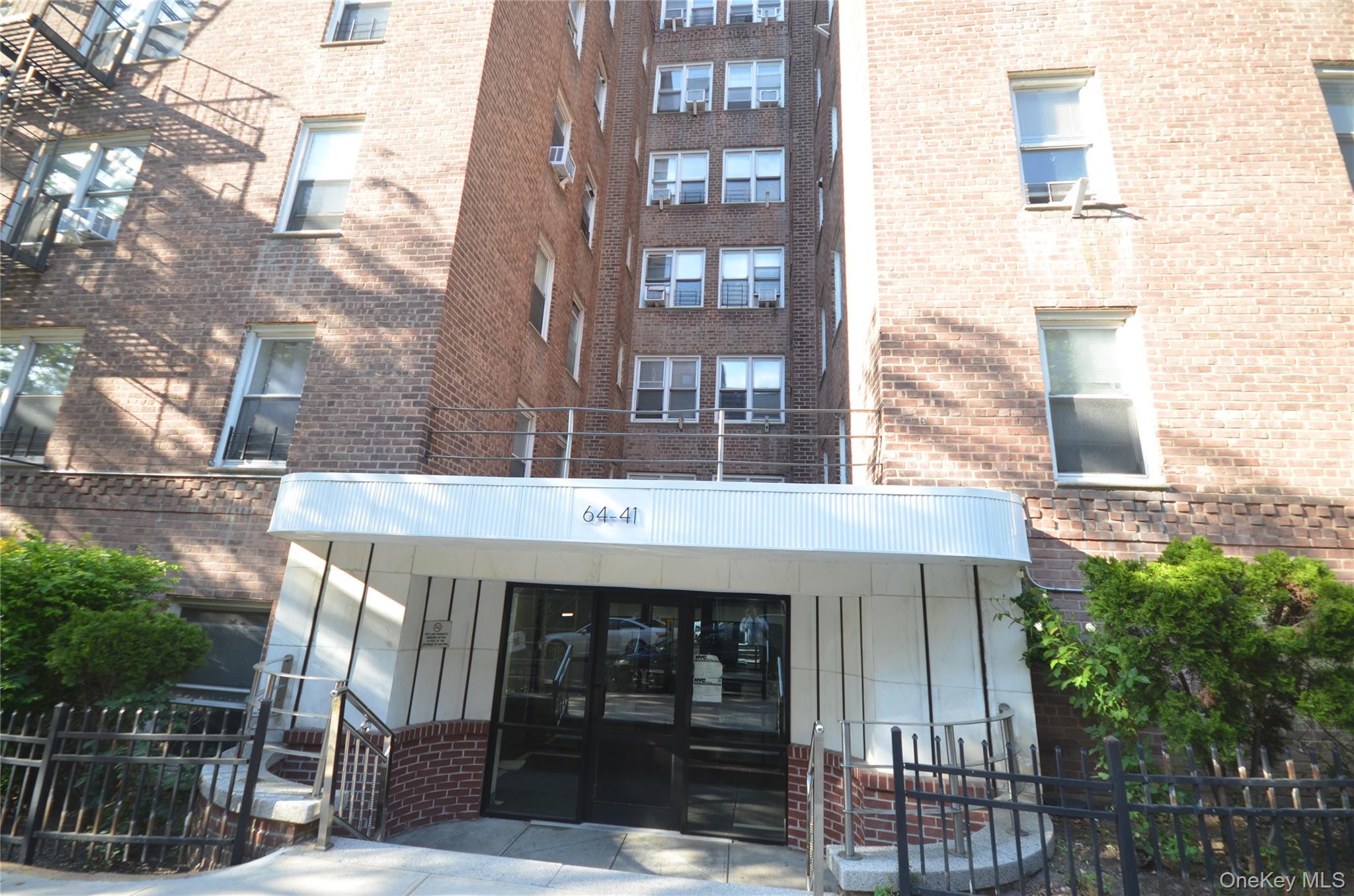 64-41 Saunders Street, Unit 604
