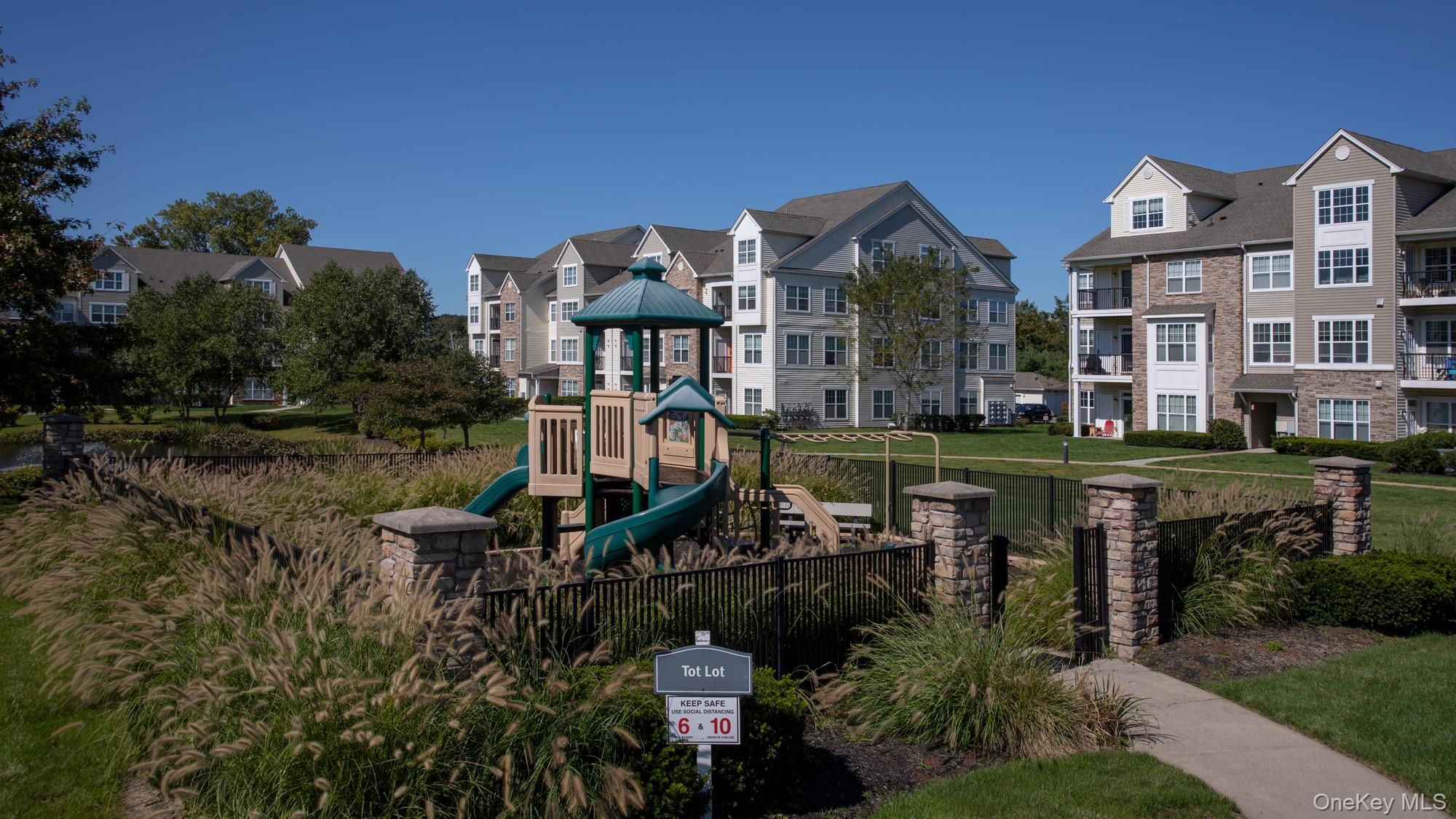 1 Charles Pond Drive, Unit 913 photo 2