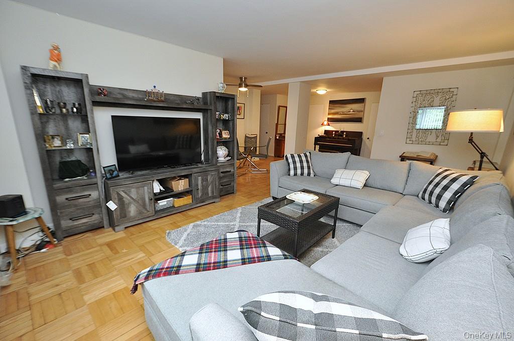 235 Garth Road, Unit A5B photo 5