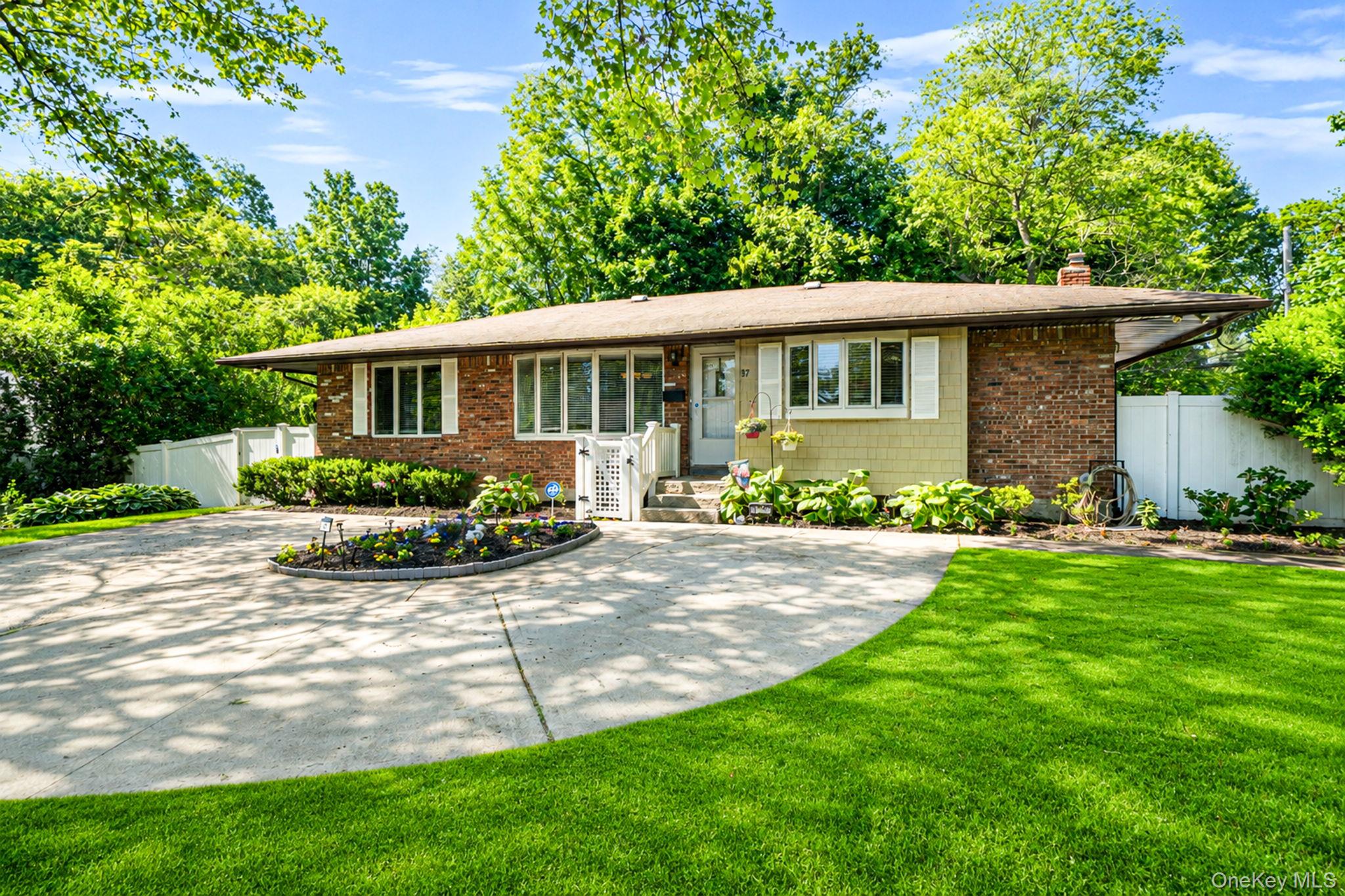 37 Coe Place – For Sale photo 2