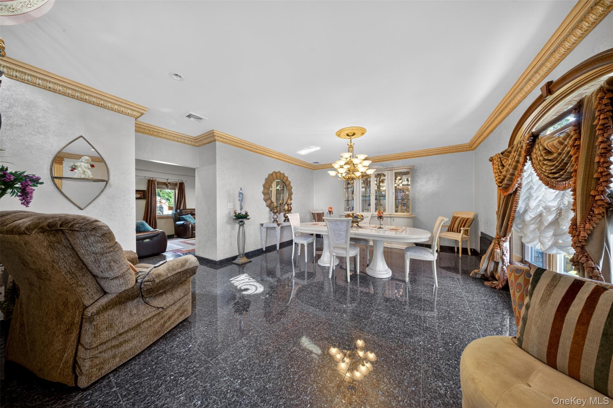 162-25 Cryders Lane – For Rent photo 9
