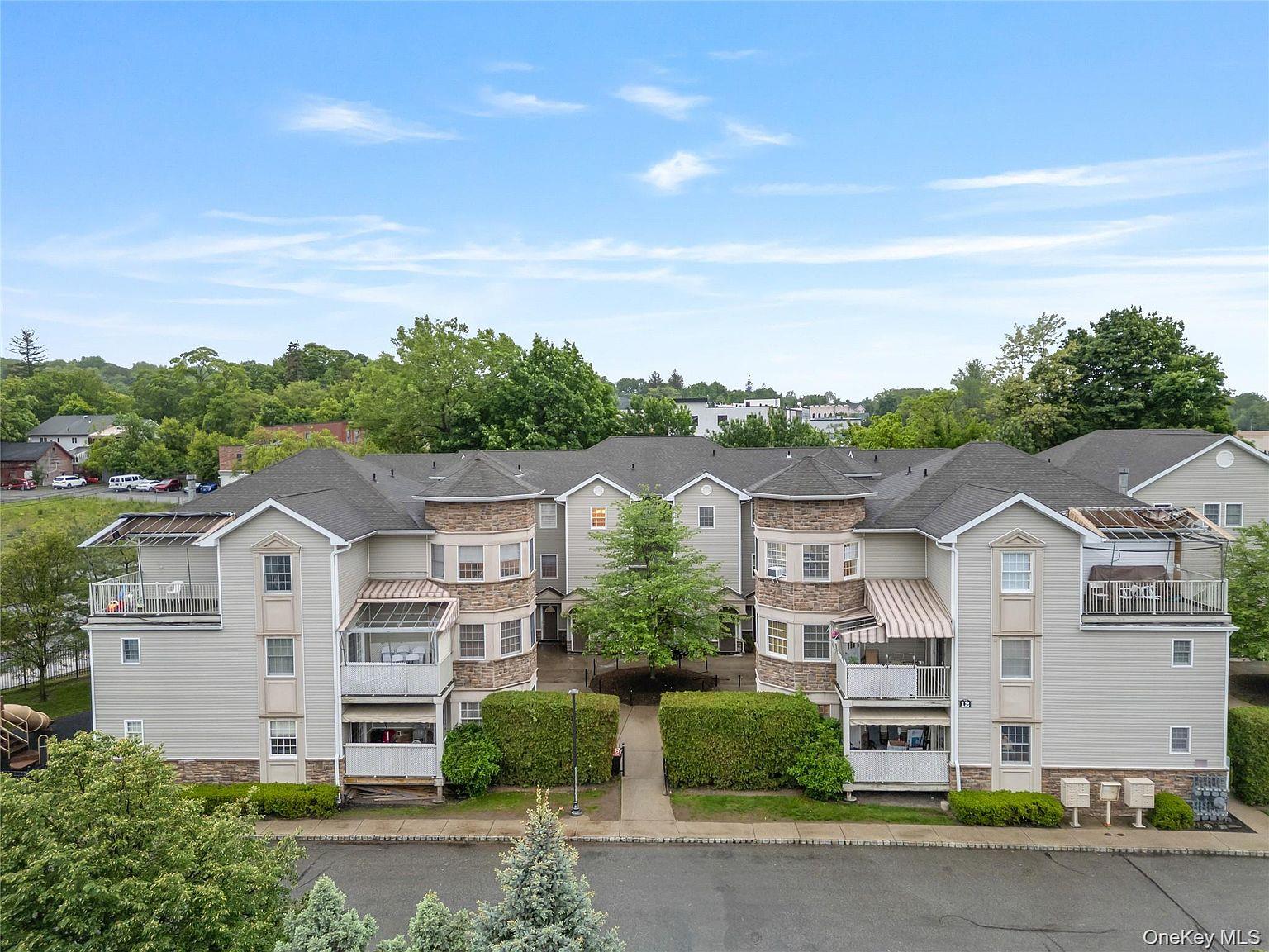 10 Horizon Court, Unit 302 photo 2