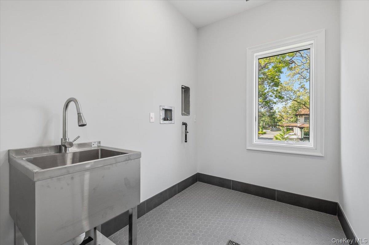 8 Sealy Drive – For Sale photo 22