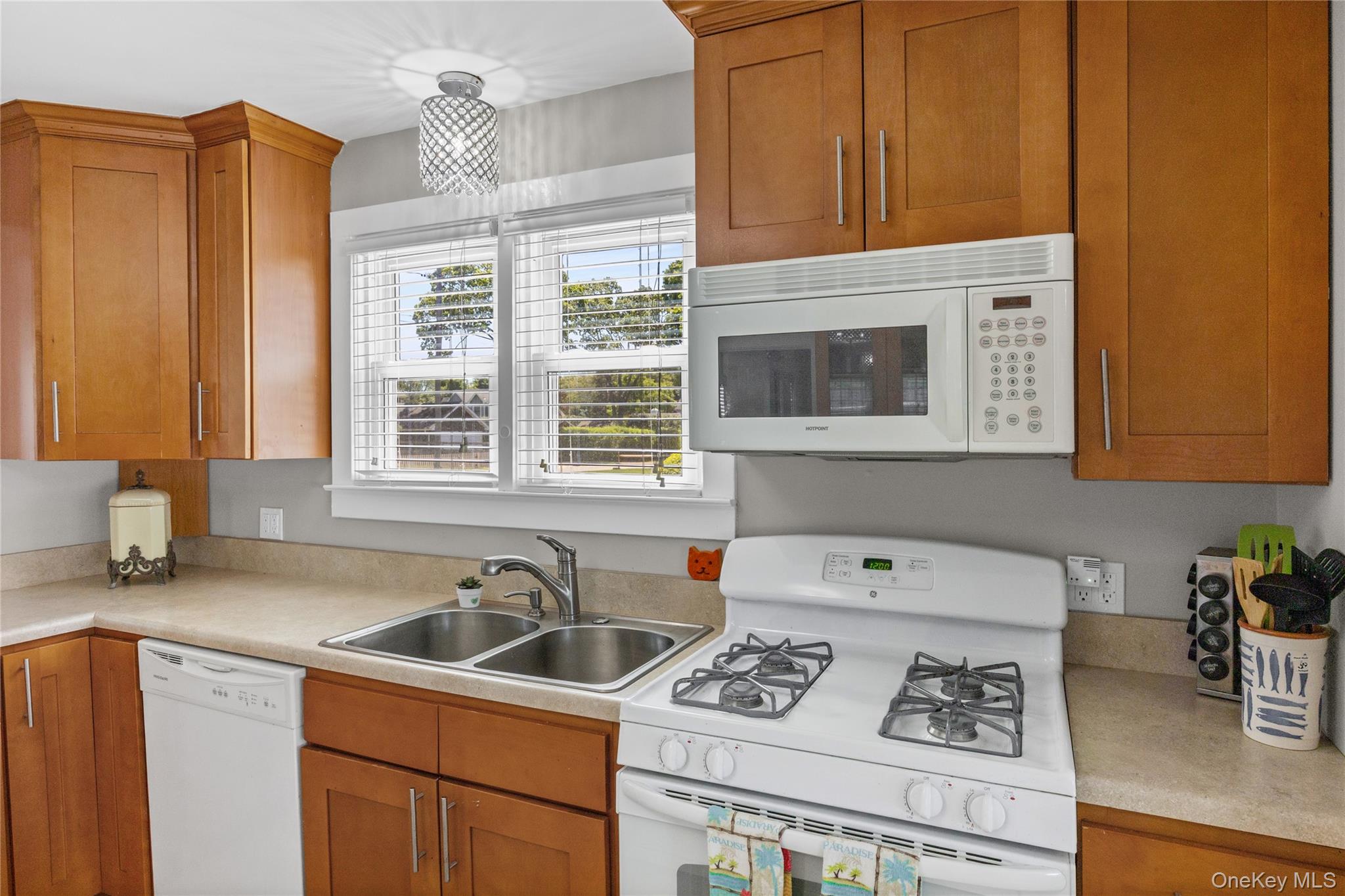 83 Beach Road – For Sale photo 10