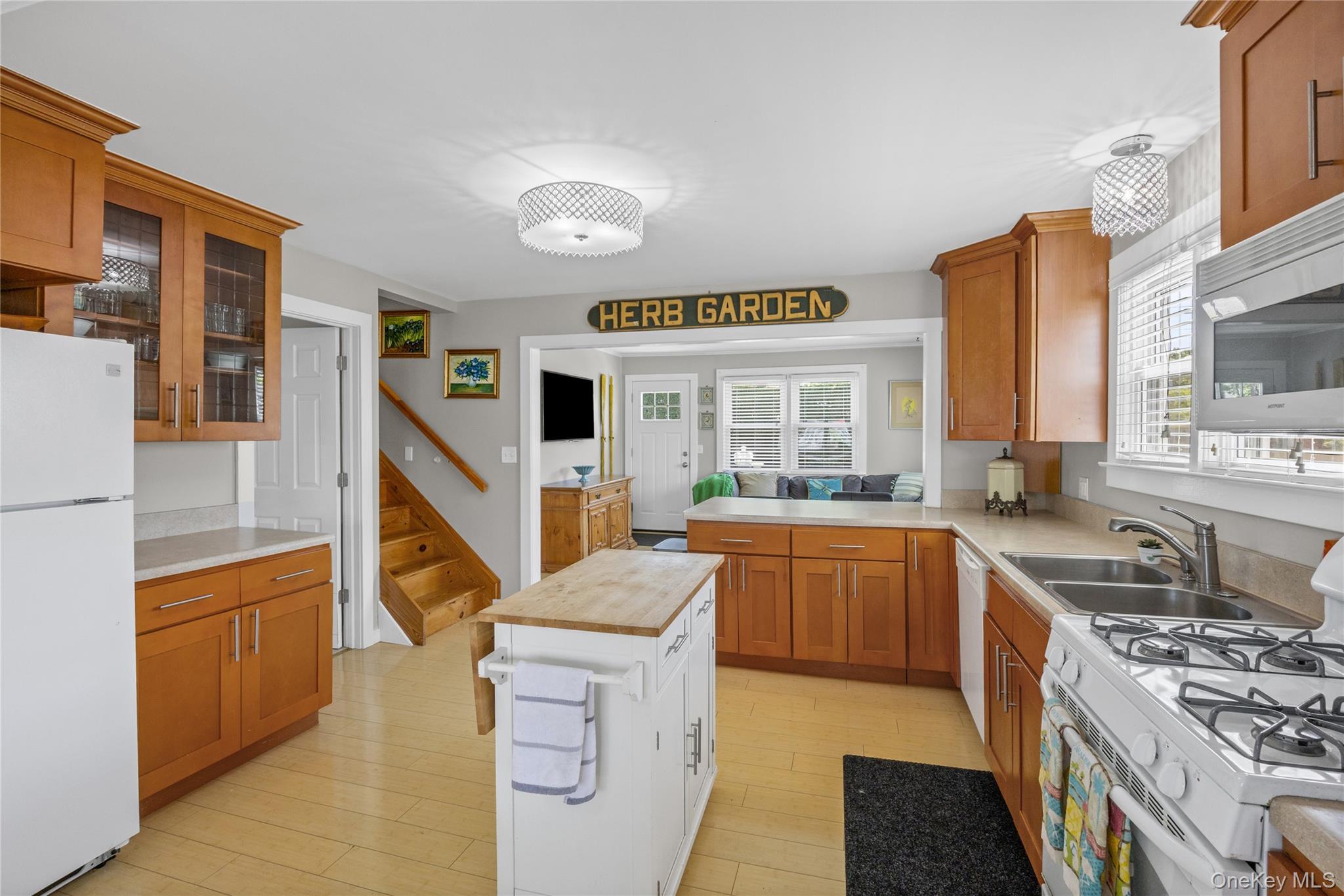 83 Beach Road – For Sale photo 11