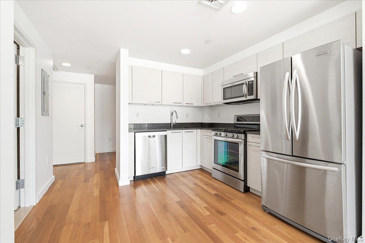 106-20 70th Avenue, Unit 4B photo 8