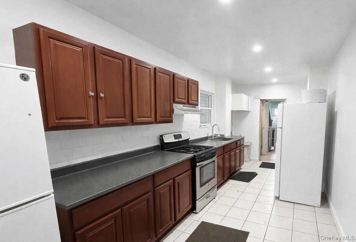 1542 Saint Lawrence Avenue – For Sale photo 9